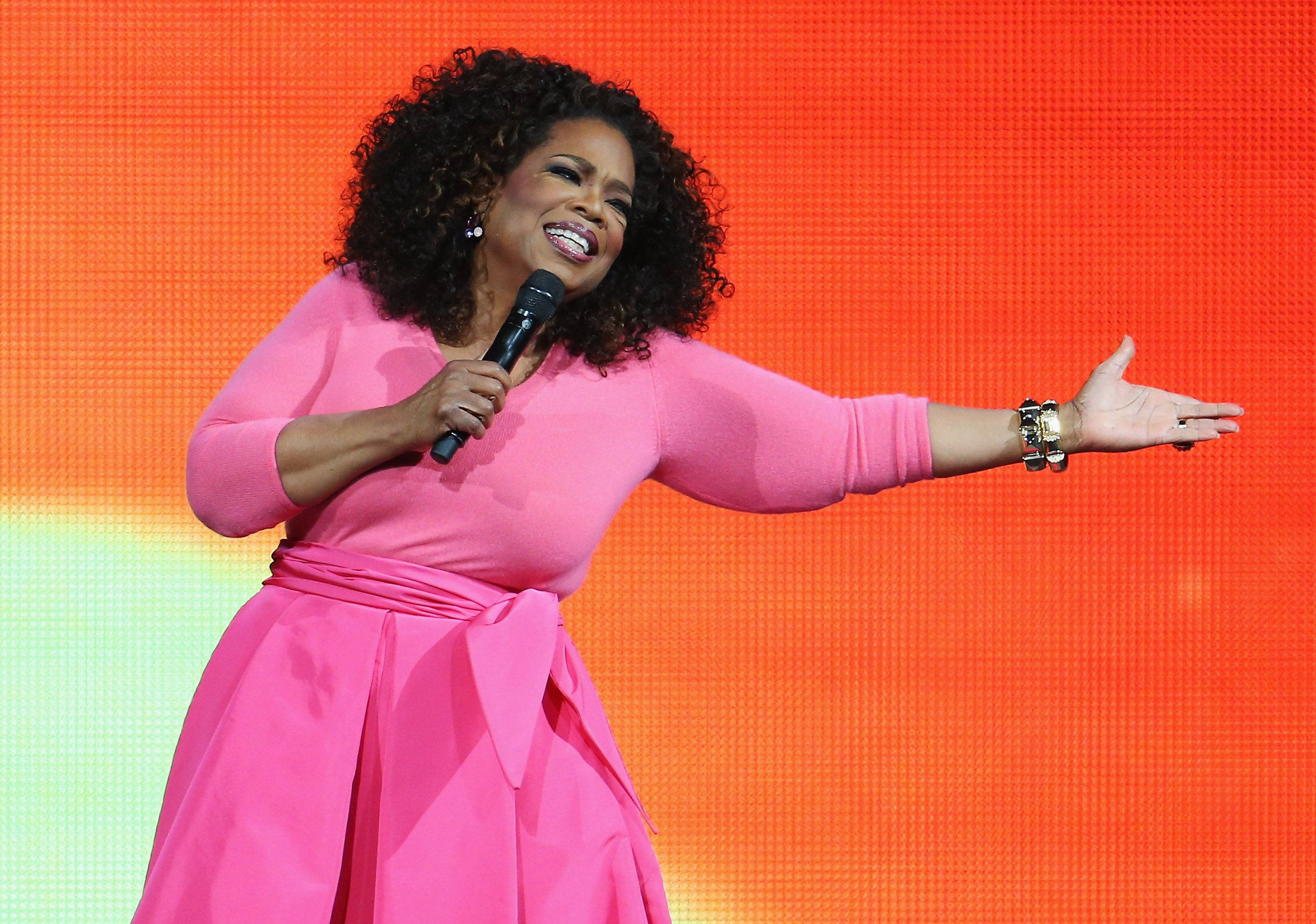 Oprah Winfrey, pink dress, vibrant orange and green gradient stage, 2K Desktop Wallpaper