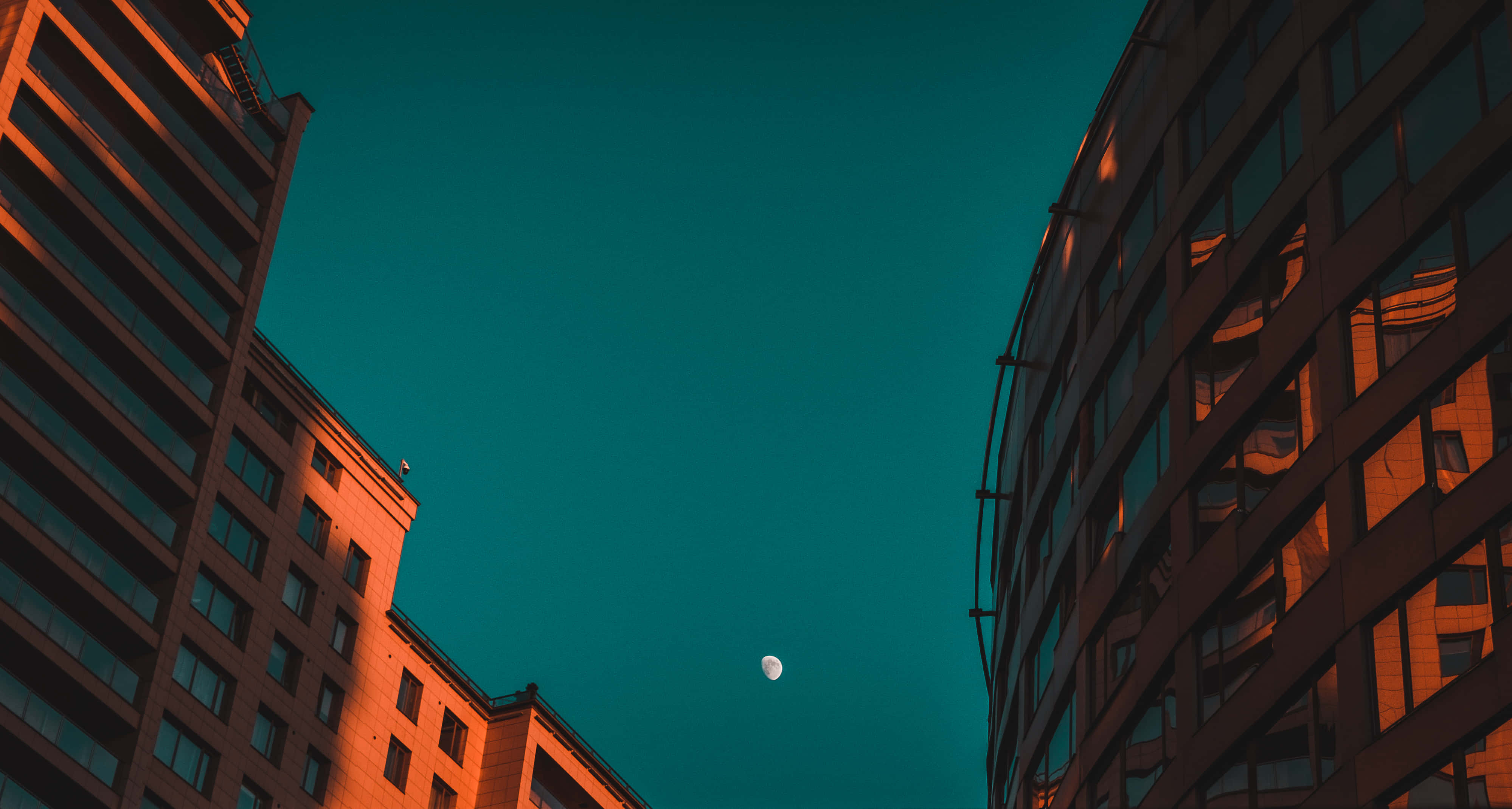 Orange And Teal, crescent moon, deep teal twilight sky, 4K Desktop Wallpaper