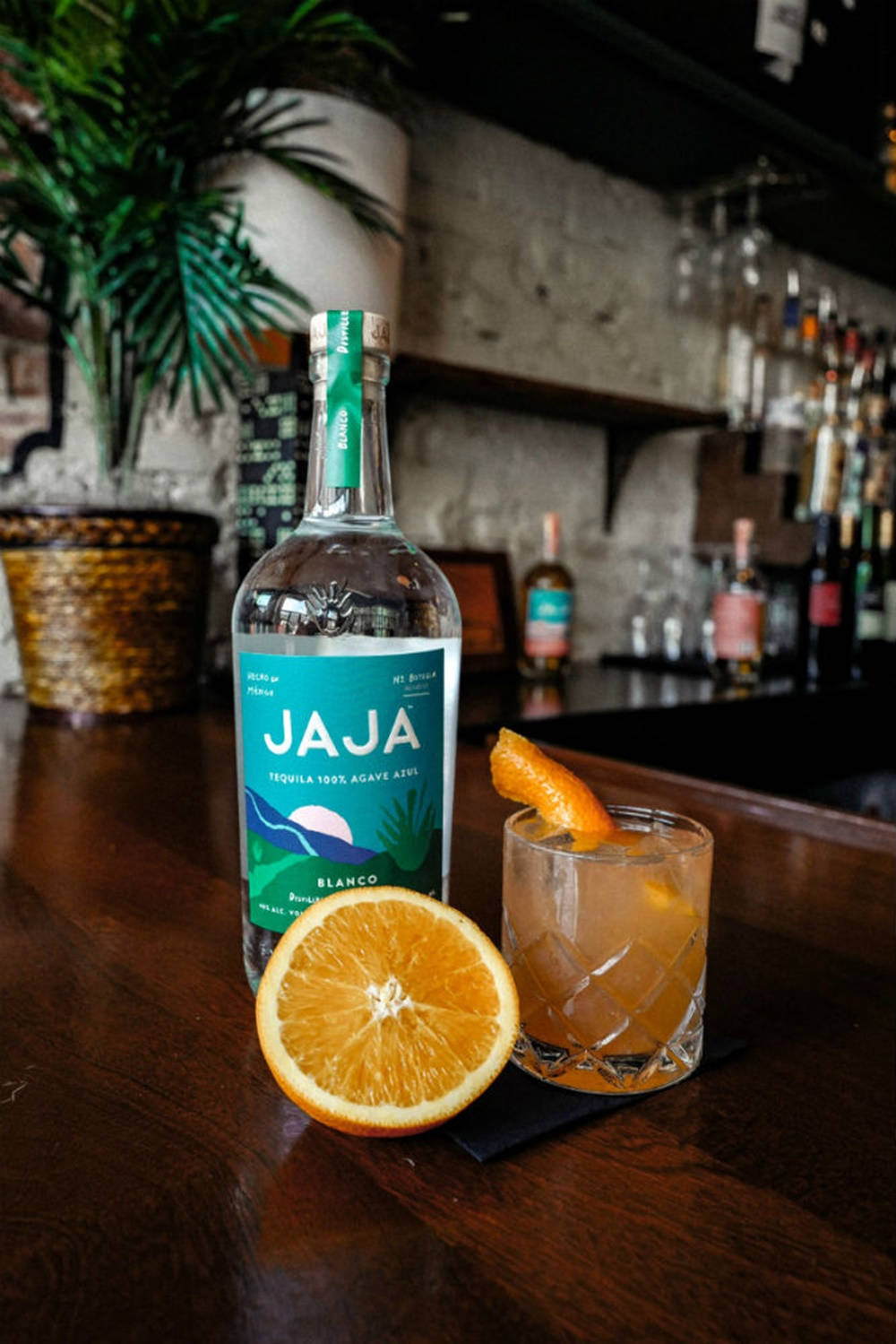Jaja Blanco tequila, citrus cocktail, half an orange, HD Phone Wallpaper
