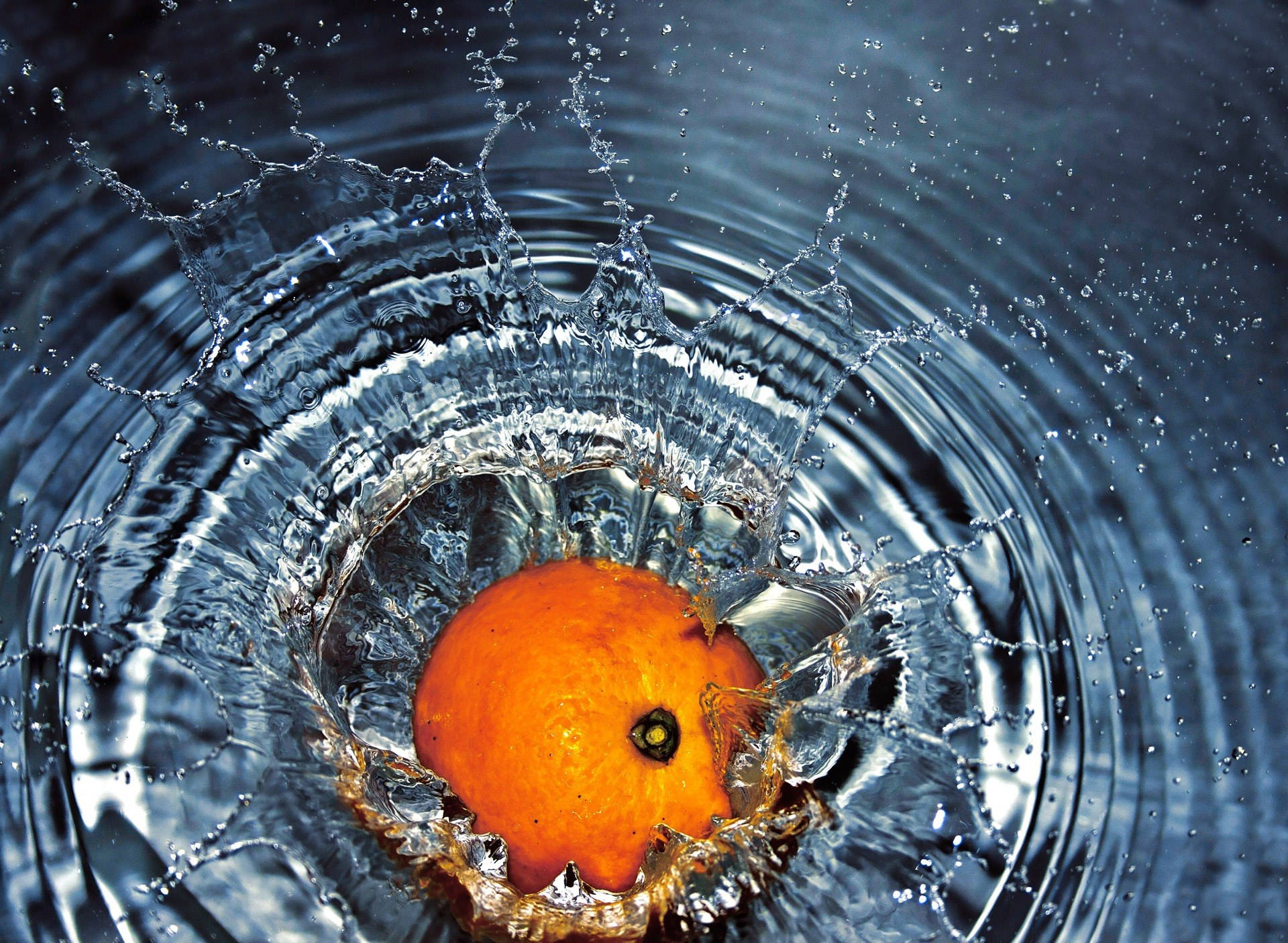 Orange Fruit, deep blue water, explosive ripples, Full HD Desktop Wallpaper