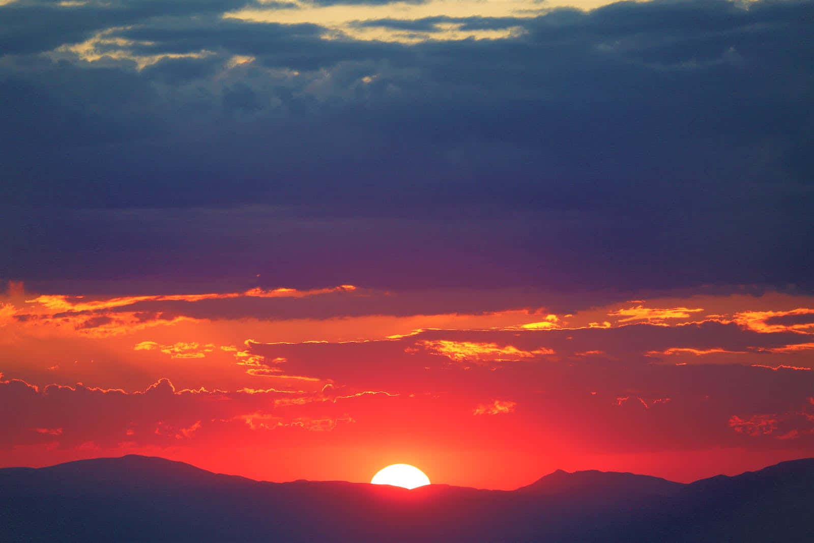 Cute Vibrant Orange Sunset, fiery sunset, vivid reds and purples, HD Desktop Wallpaper