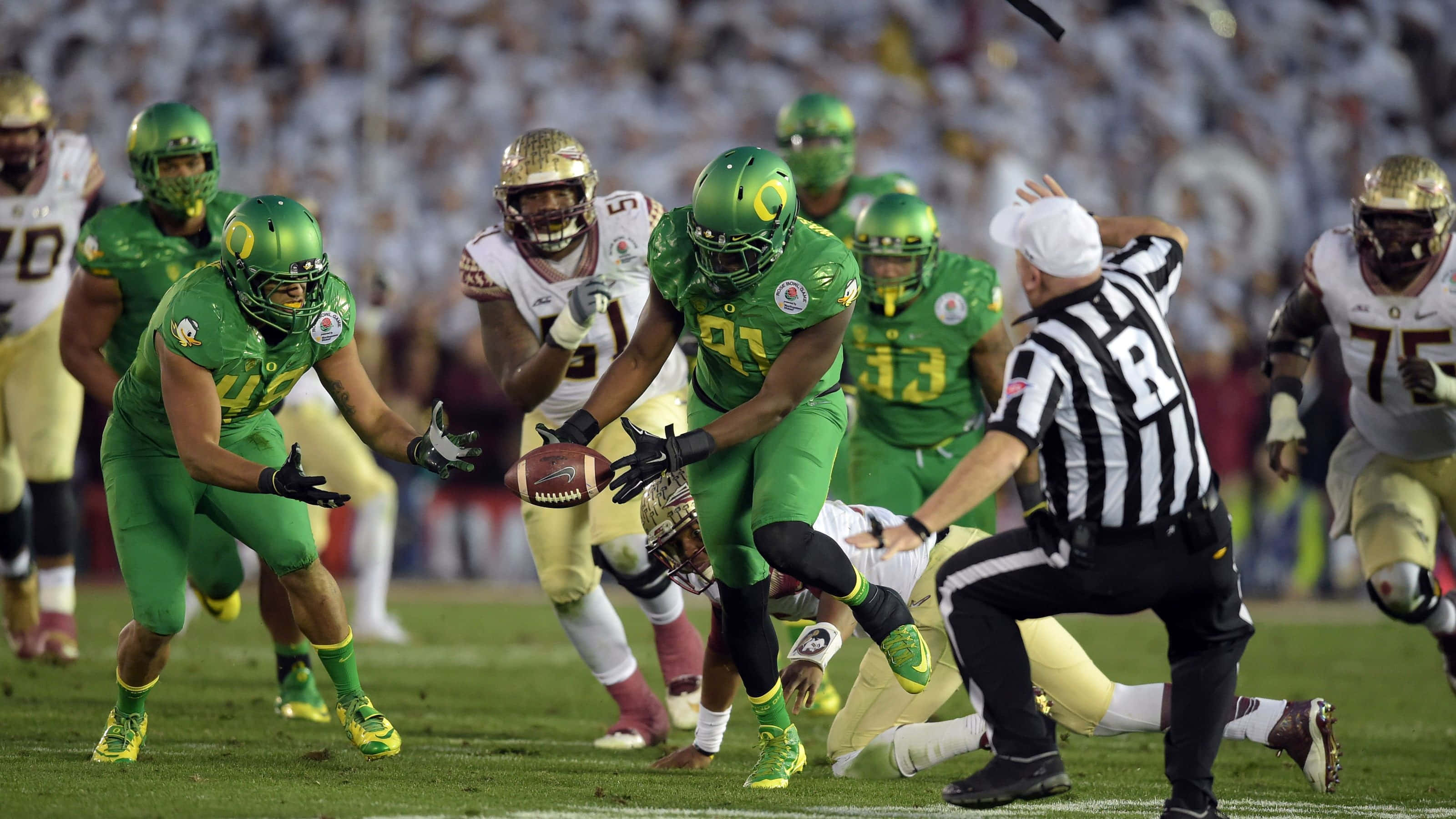 Oregon Ducks, green uniform, stadium lights, 2K Desktop Wallpaper