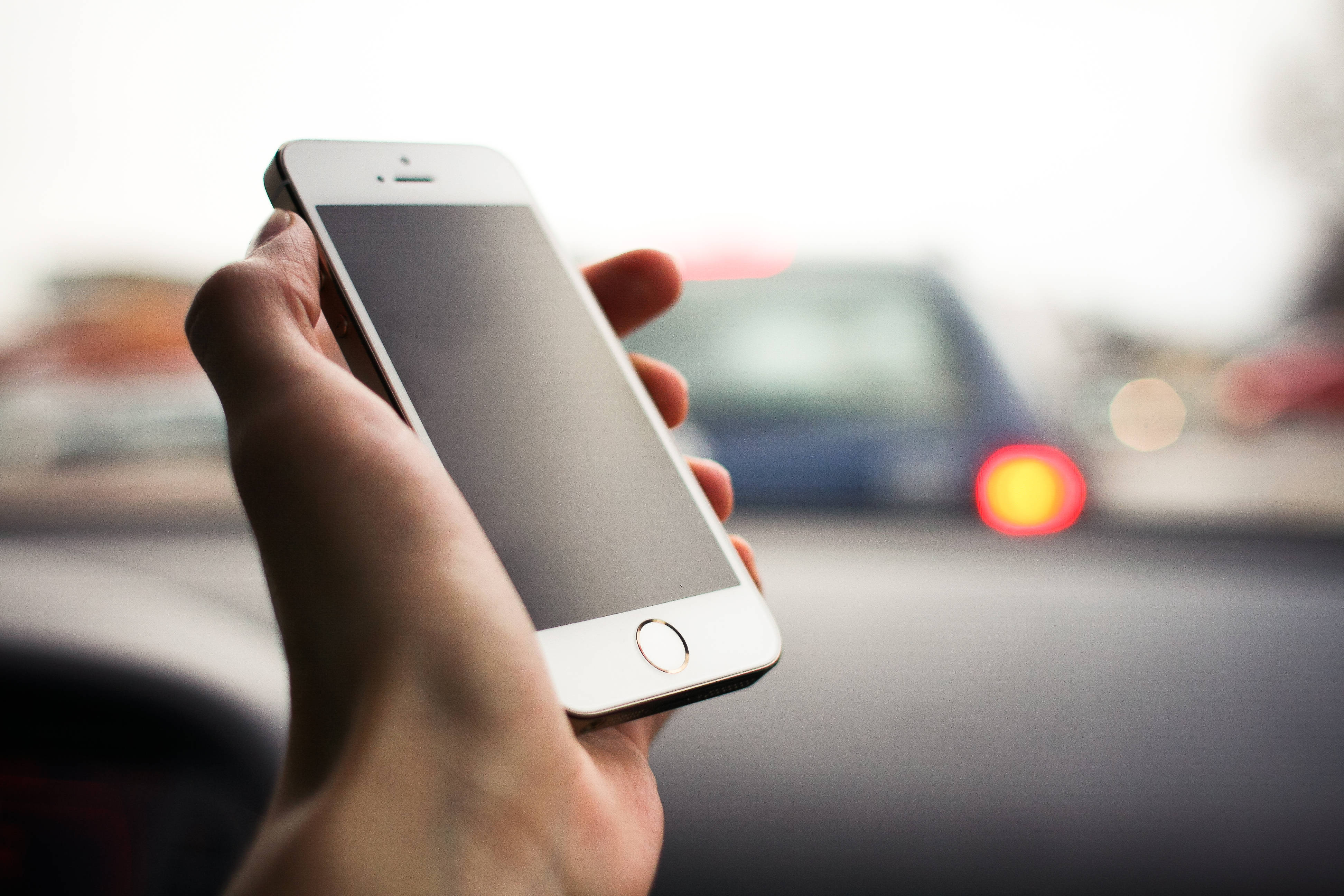Original iPhone 5, white smartphone, car, 4K Desktop Wallpaper
