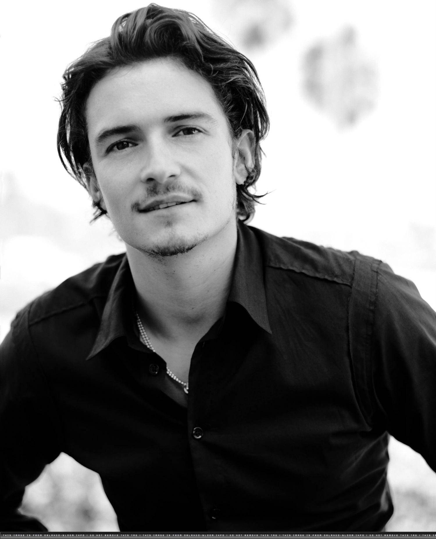 Orlando Bloom, black and white portrait, styled hair, HD Phone Wallpaper