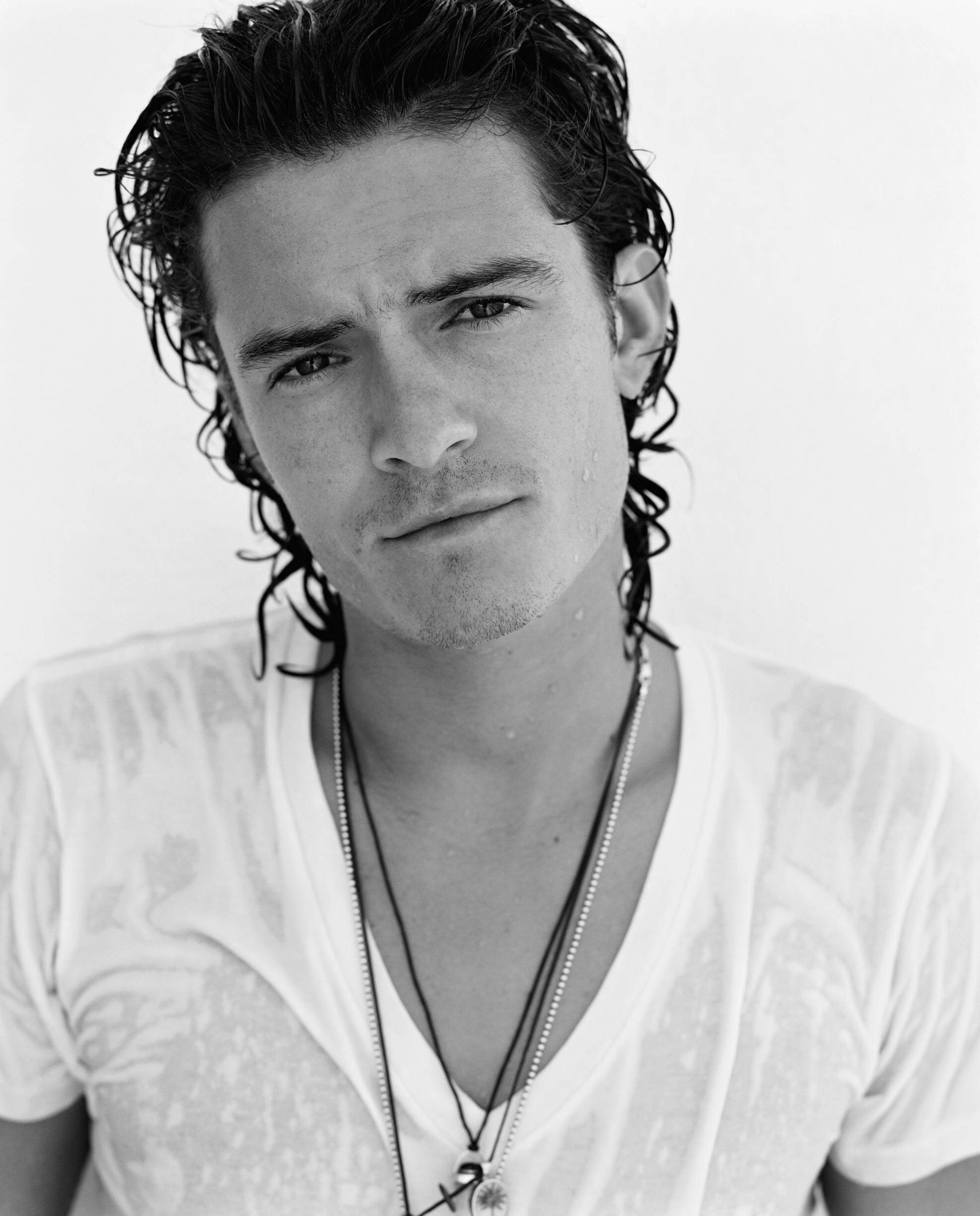 Orlando Bloom, wet curly hair, black and white portrait, Full HD Phone Wallpaper