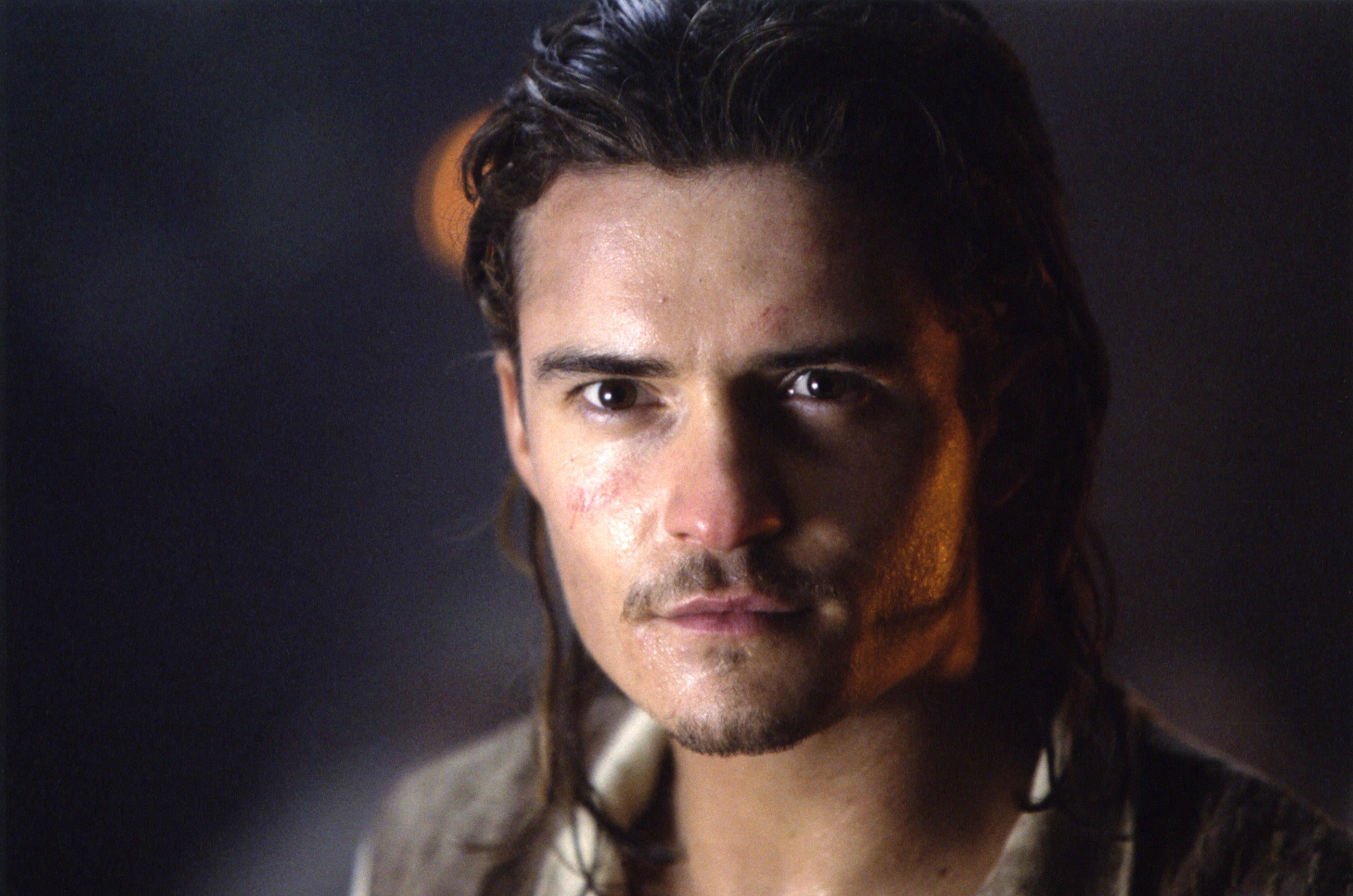 Orlando Bloom, English actor, wet dark hair, 2K Desktop Wallpaper