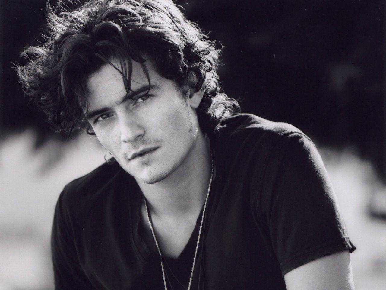 Orlando Bloom, black and white portrait, tousled hair, HD Desktop Wallpaper