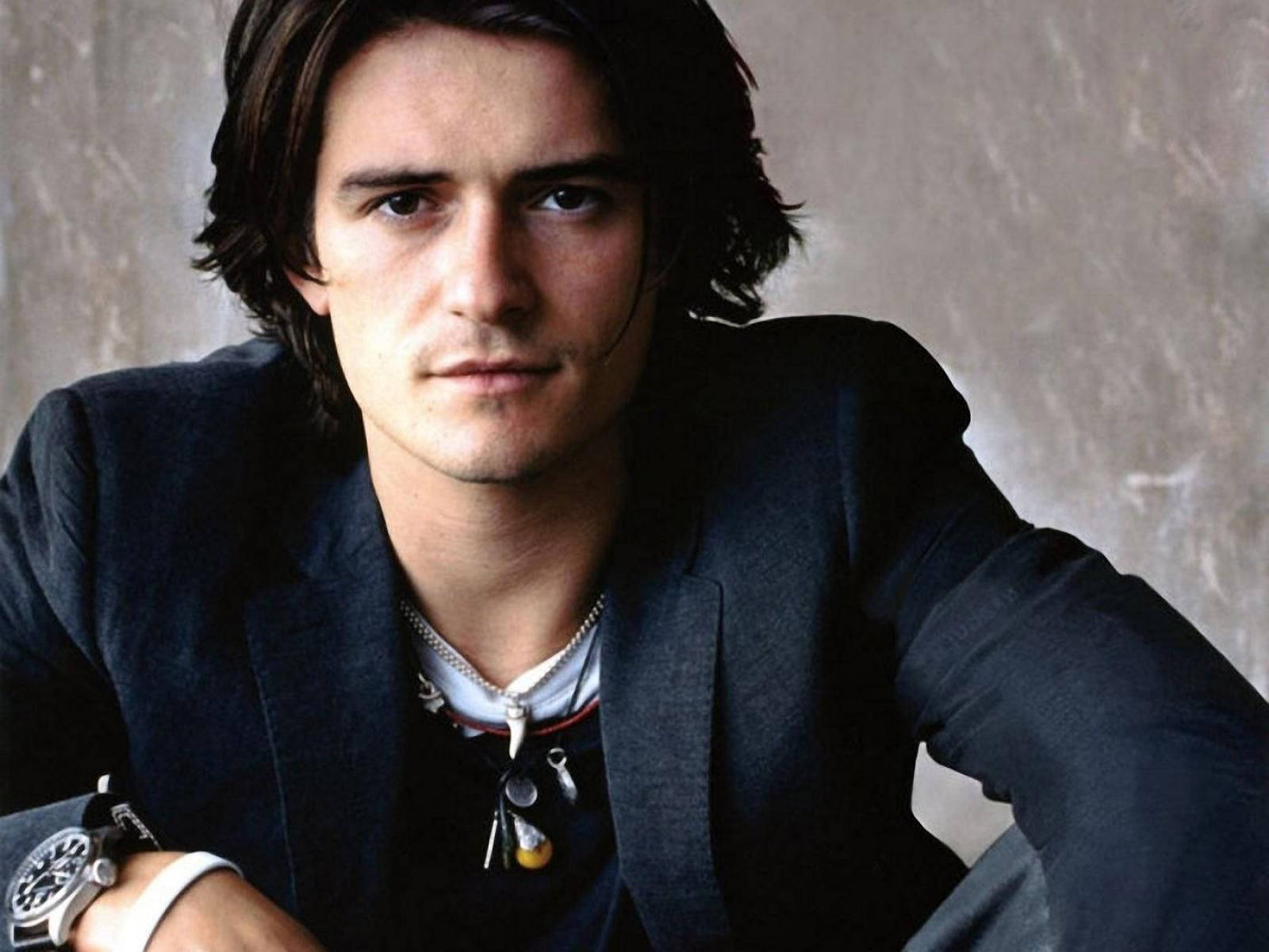 Orlando Bloom, dark blazer, layered necklaces, HD Desktop Wallpaper