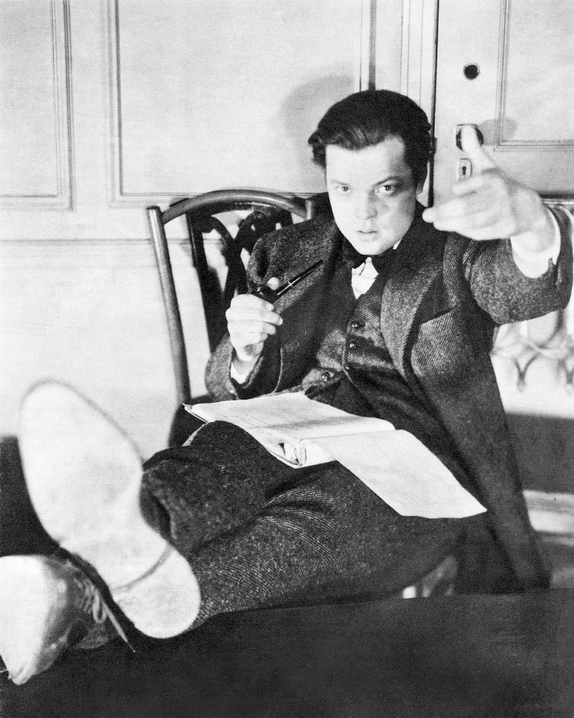 Orson Welles, suit, chair, Full HD Phone Wallpaper