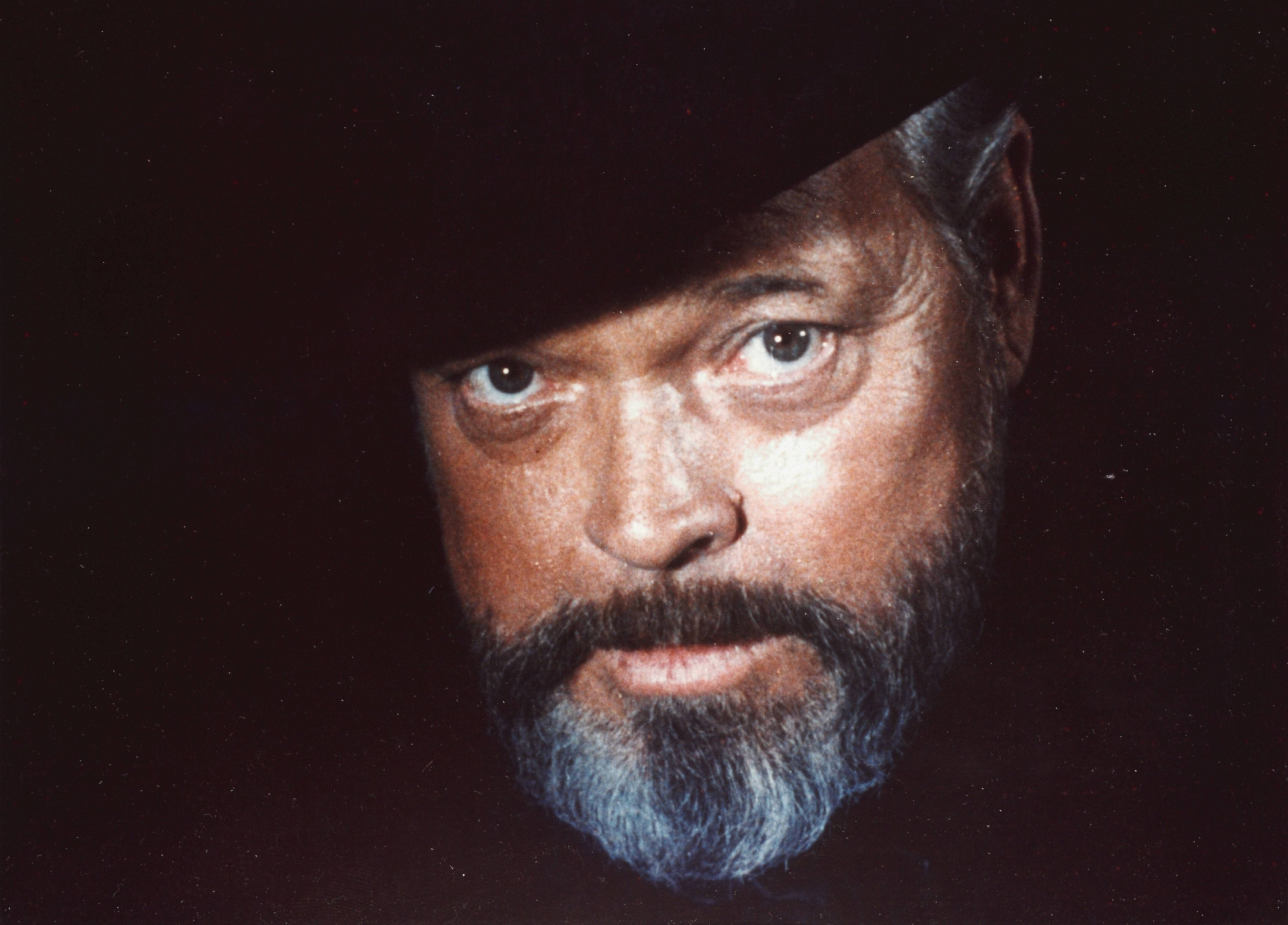 Orson Welles, bearded man, intense eyes, 2K Desktop Wallpaper