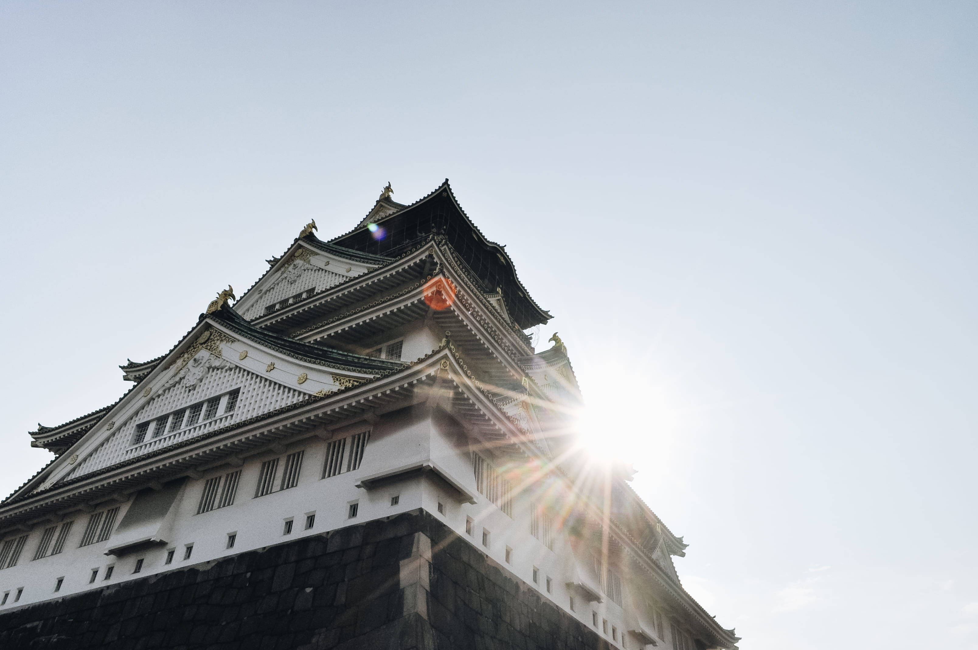 Osaka Castle, roof design, sun, 2K Desktop Wallpaper