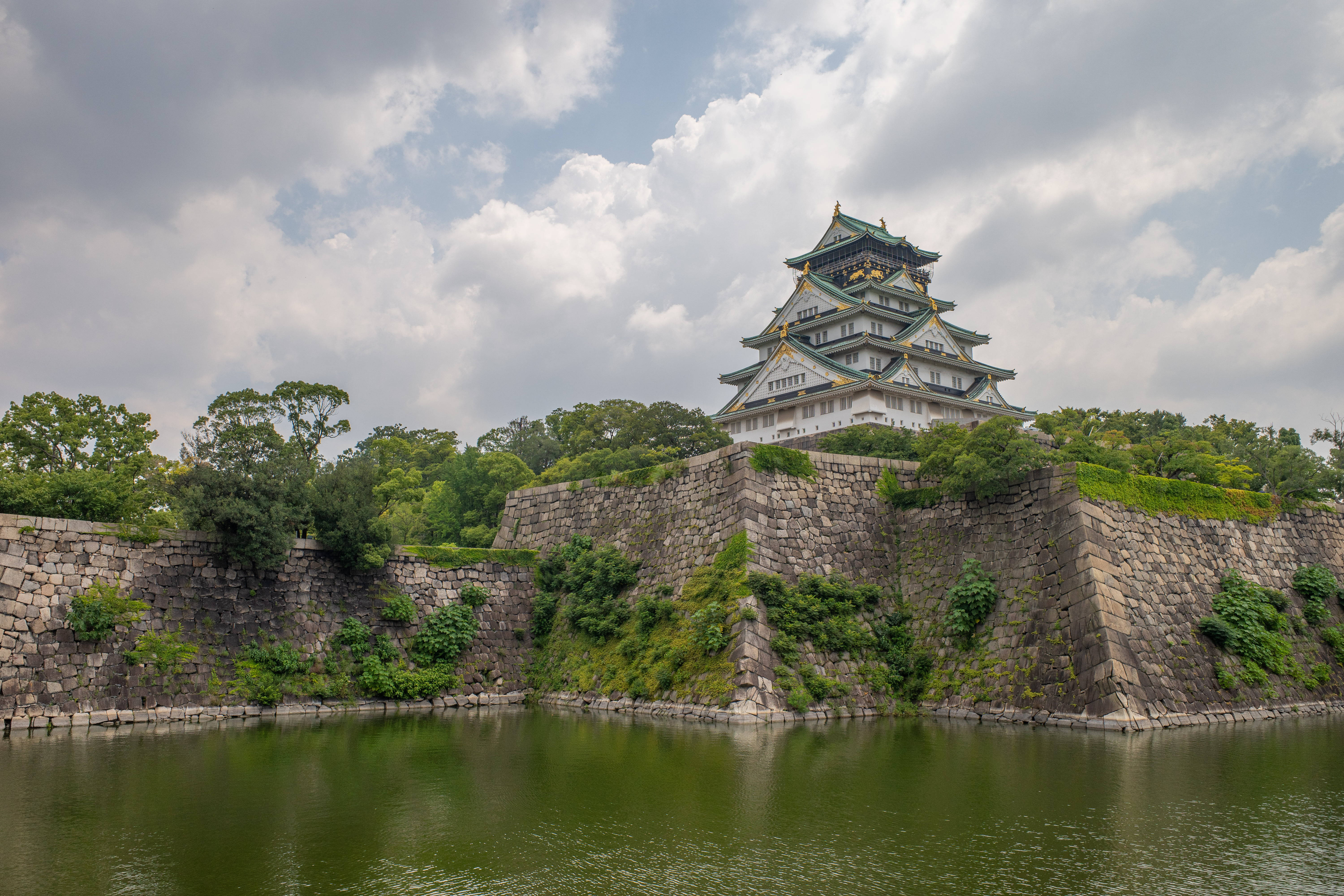 Osaka Castle, green roofs, white walls, 5K Desktop Wallpaper