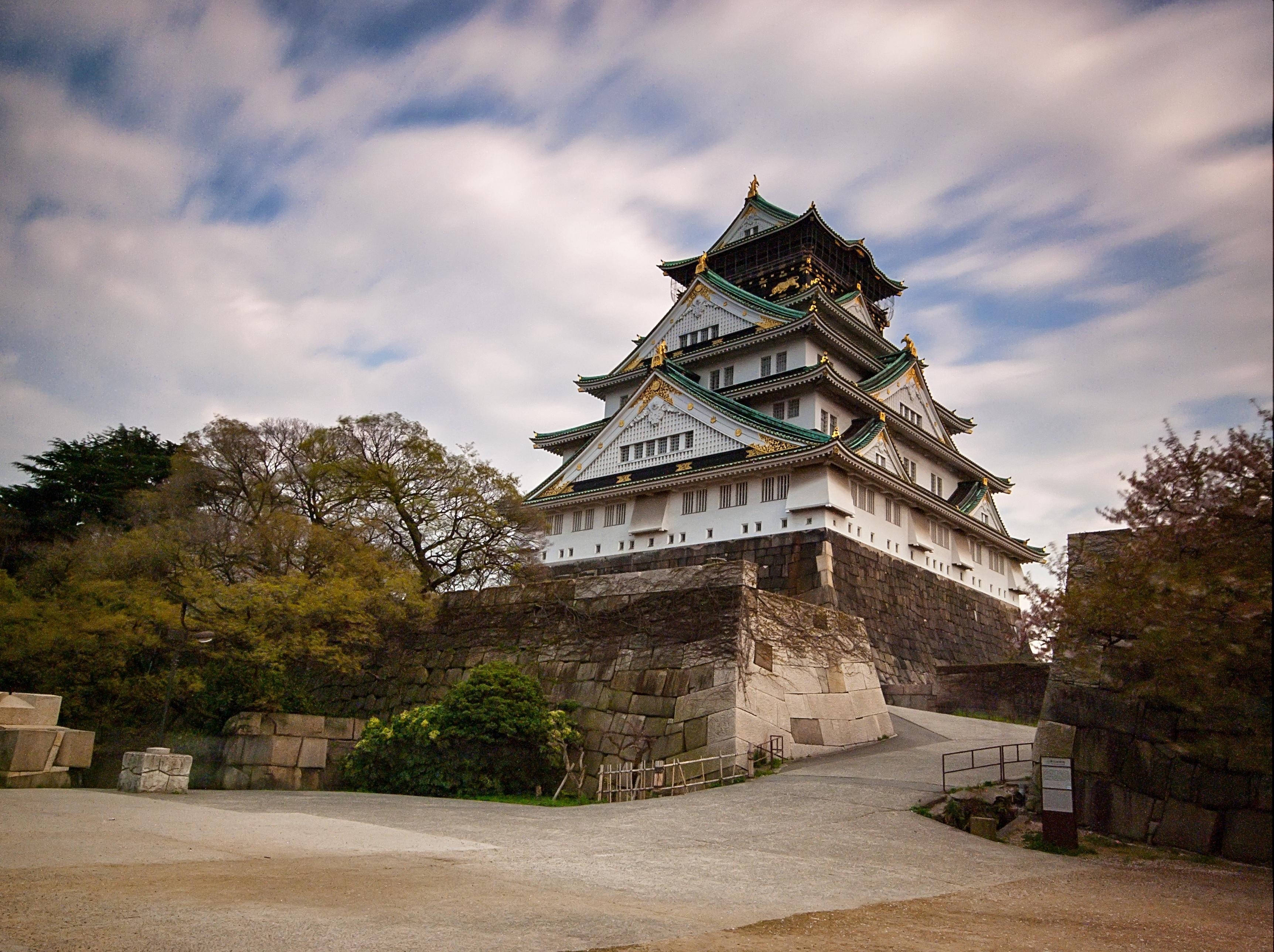 Osaka Castle, stone wall entrance, cloudy sky, 2K Desktop Wallpaper