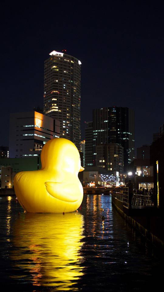 Osaka, giant glowing yellow rubber duck, dark water, SD Phone Wallpaper