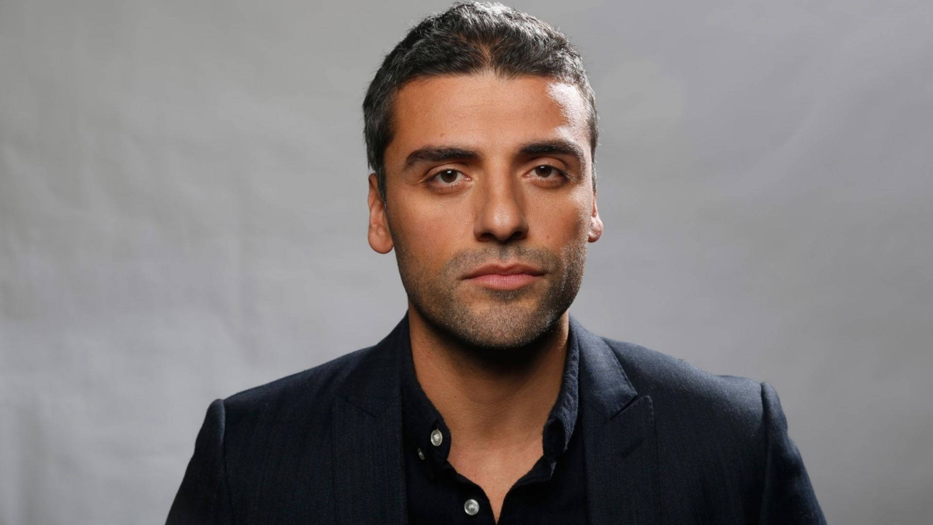 Oscar Isaac, dark suit jacket, black shirt, Full HD Desktop Wallpaper