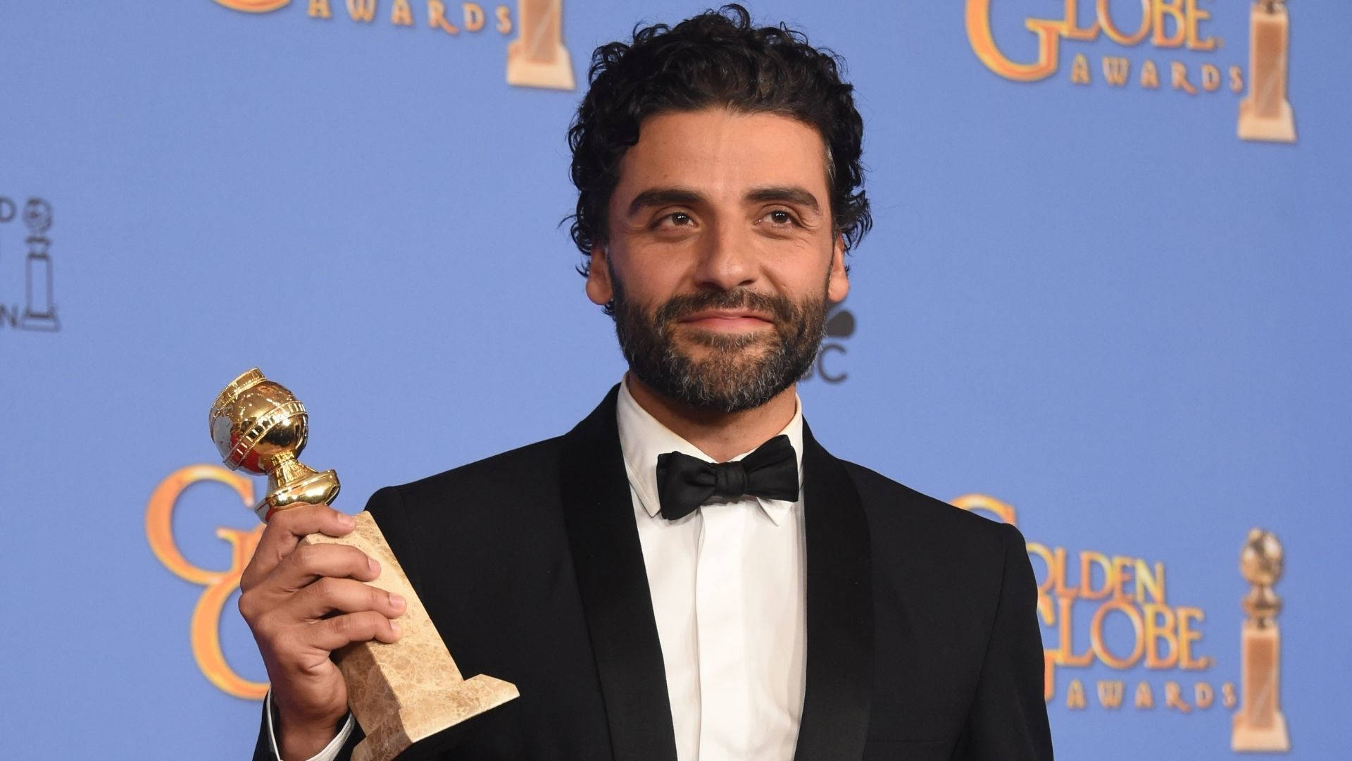Oscar Isaac, black tuxedo, golden globe award, Full HD Desktop Wallpaper