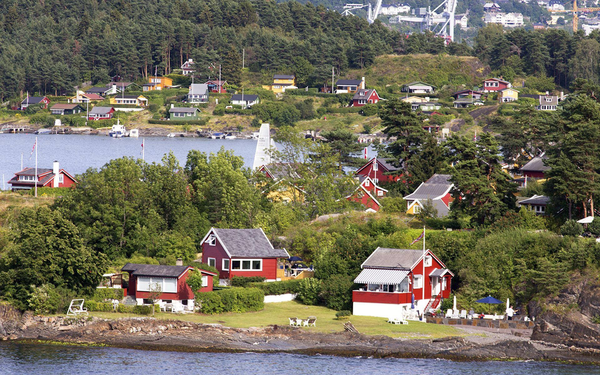 Oslo, red houses, green hillside, Full HD Desktop Wallpaper