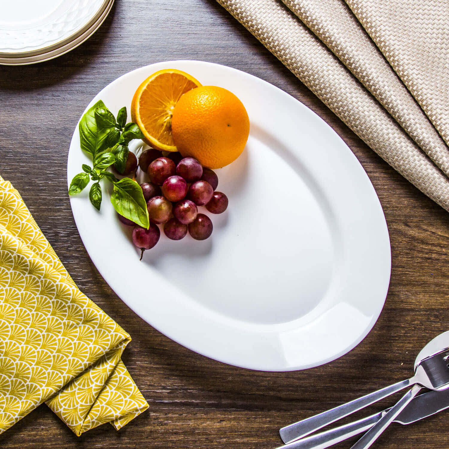 oval plate, white oval plate, fresh grapes, HD Desktop Wallpaper