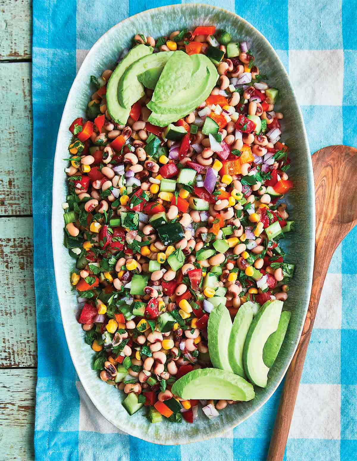 black-eyed pea salad, avocado slices, ceramic bowl, HD Phone Wallpaper