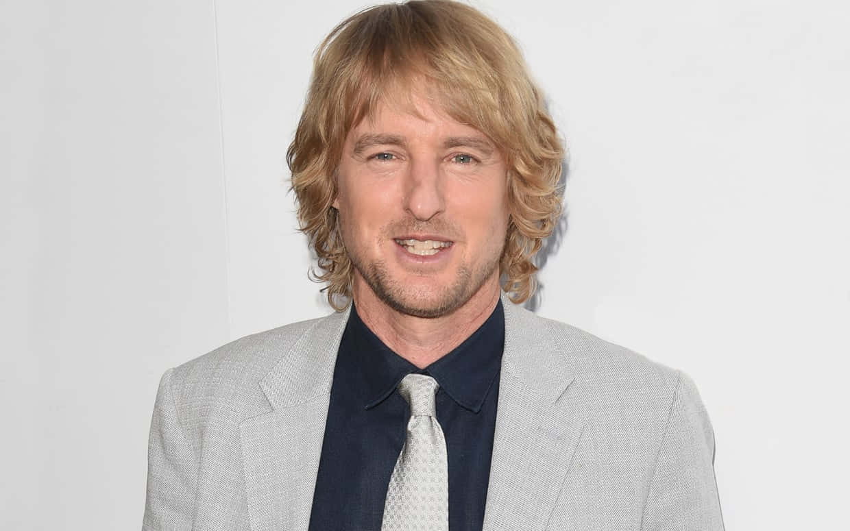 Owen Wilson, wavy blonde hair, light gray suit, SD Desktop Wallpaper
