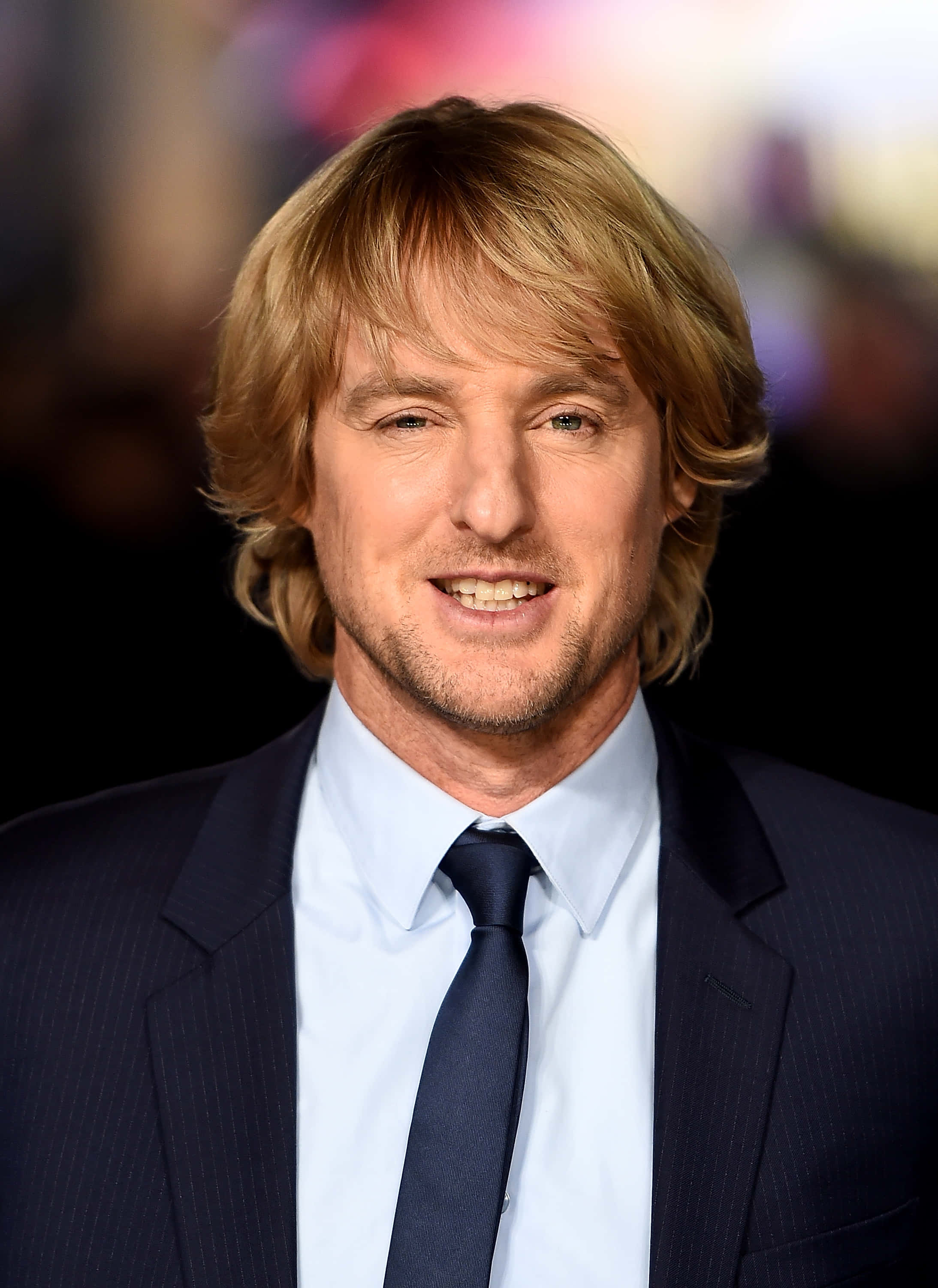 Owen Wilson, blond hair, dark suit and tie, 2K Phone Wallpaper