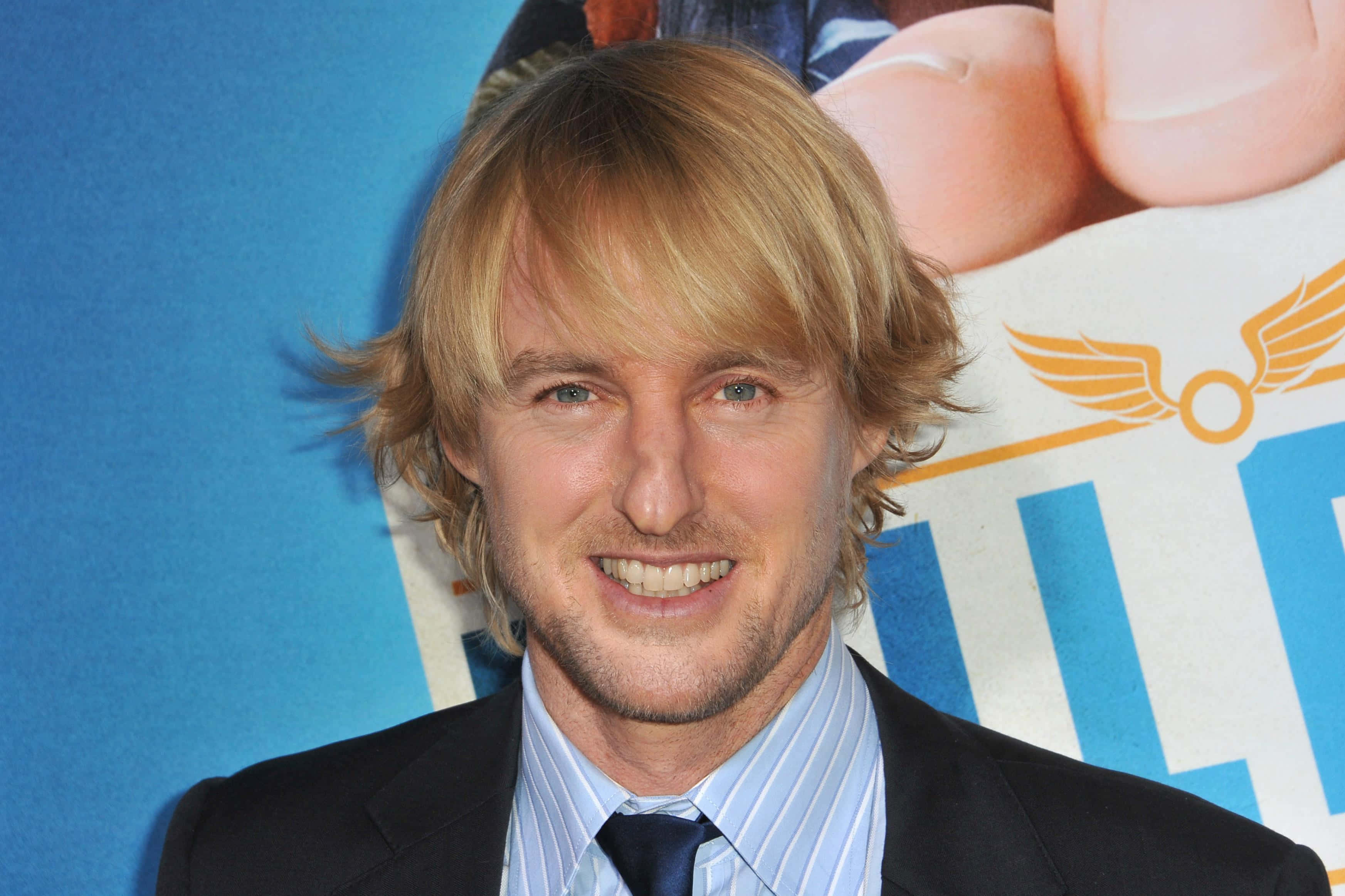 Owen Wilson, dark suit, striped shirt, 2K Desktop Wallpaper