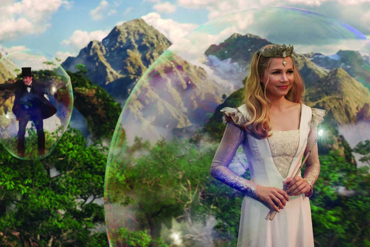 Oz The Great And Powerful, giant bubble, woman in a white gown and crown, SD Desktop Wallpaper