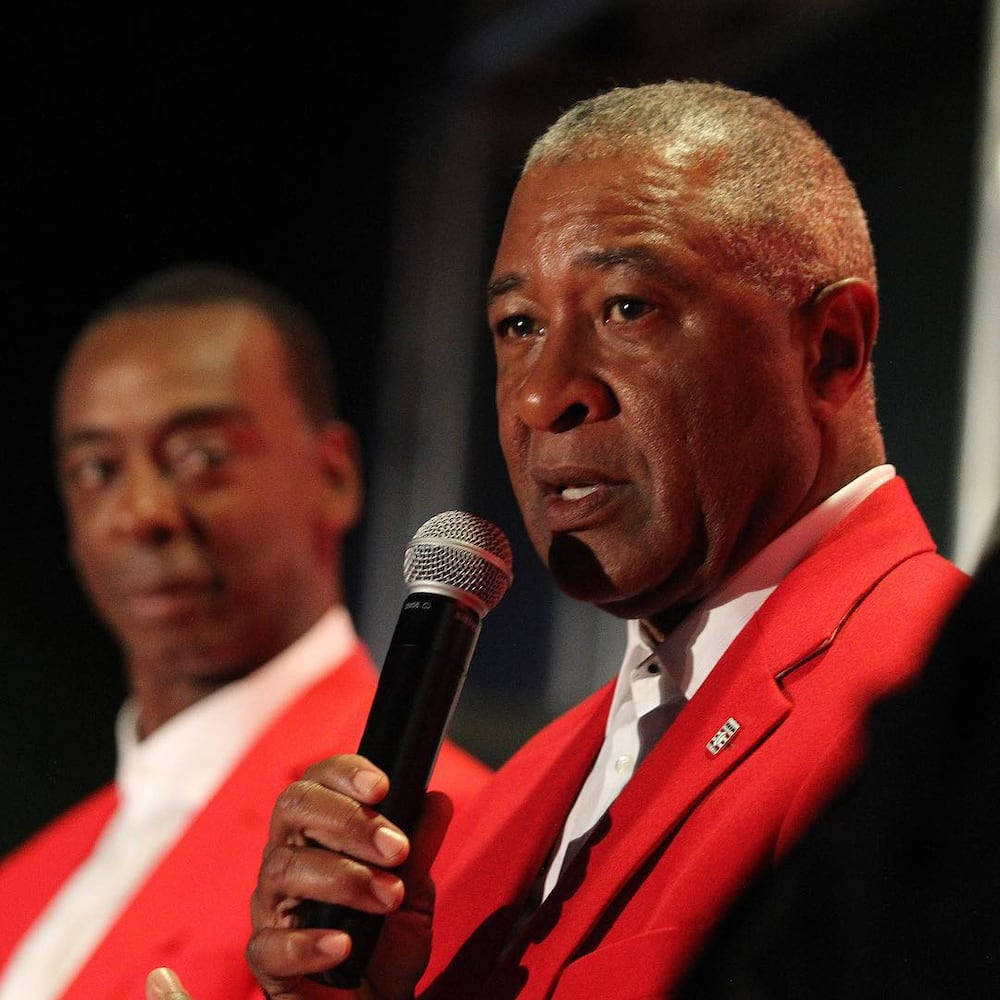 Ozzie Smith, red suit, microphone, SD Desktop Wallpaper