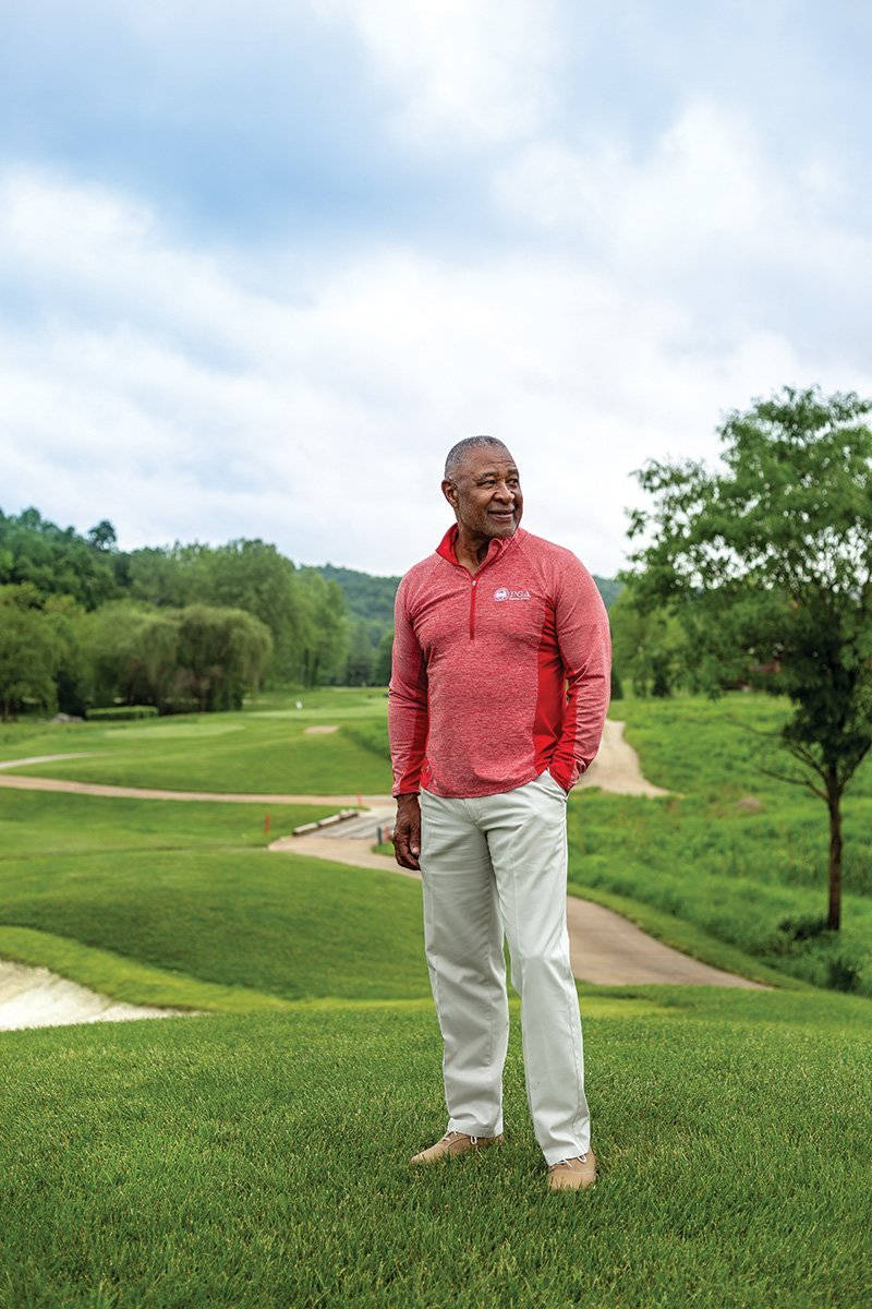 Ozzie Smith, golf course, red pullover, SD Phone Wallpaper