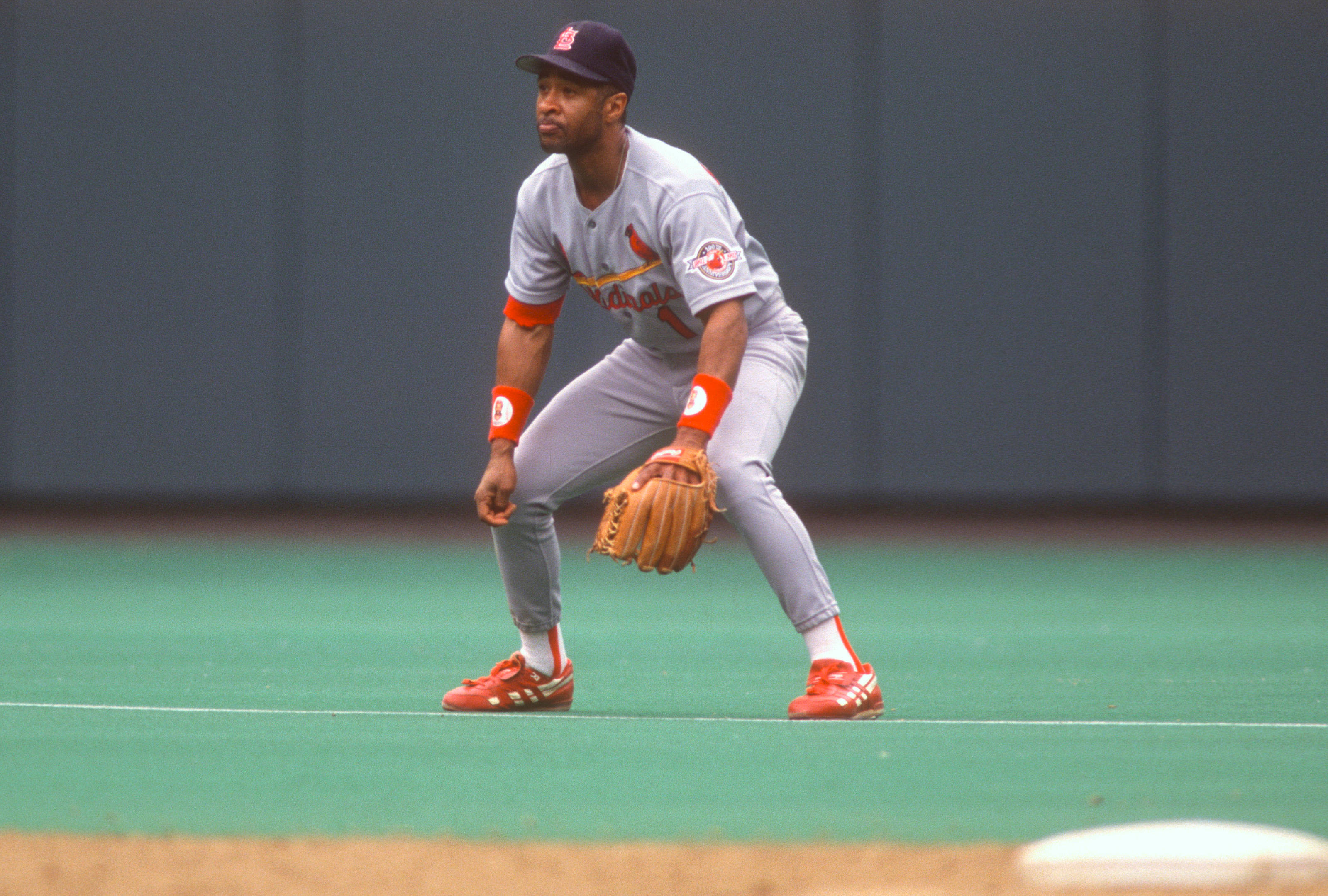 Ozzie Smith, catcher, gray and orange uniform, 2K Desktop Wallpaper