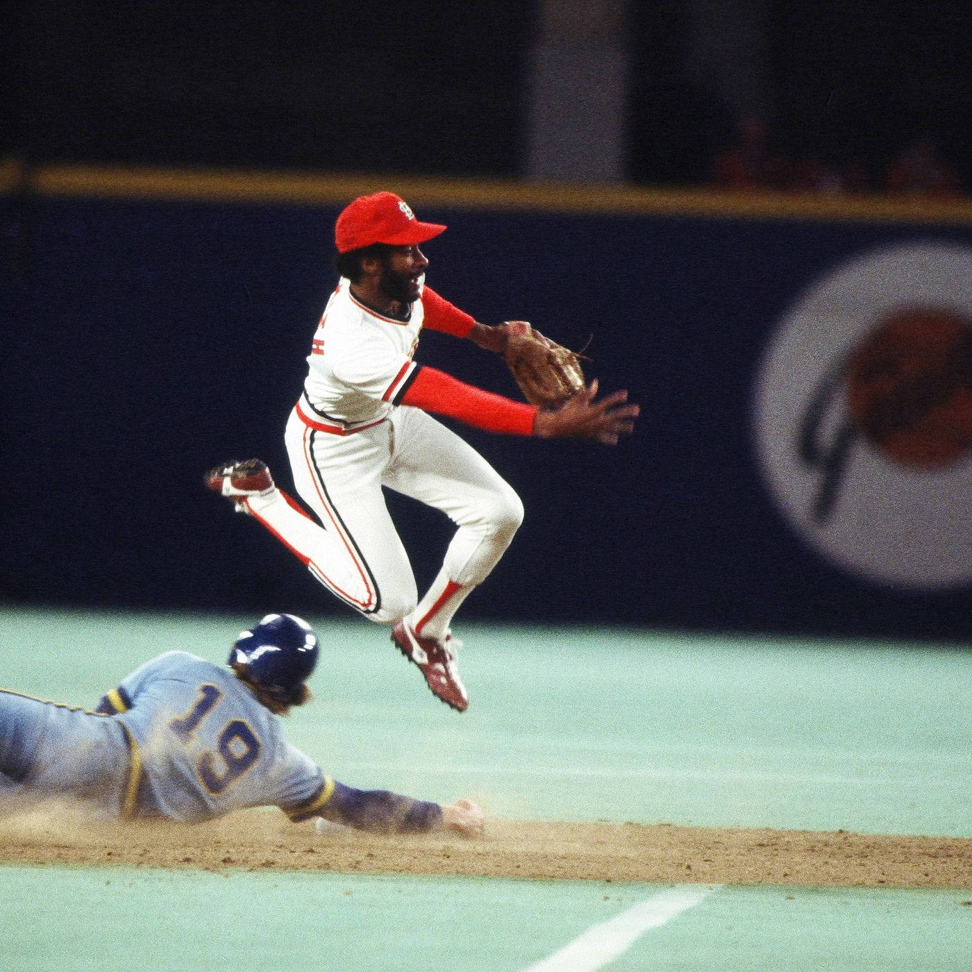 Ozzie Smith, high jump, baseball player, HD Desktop Wallpaper