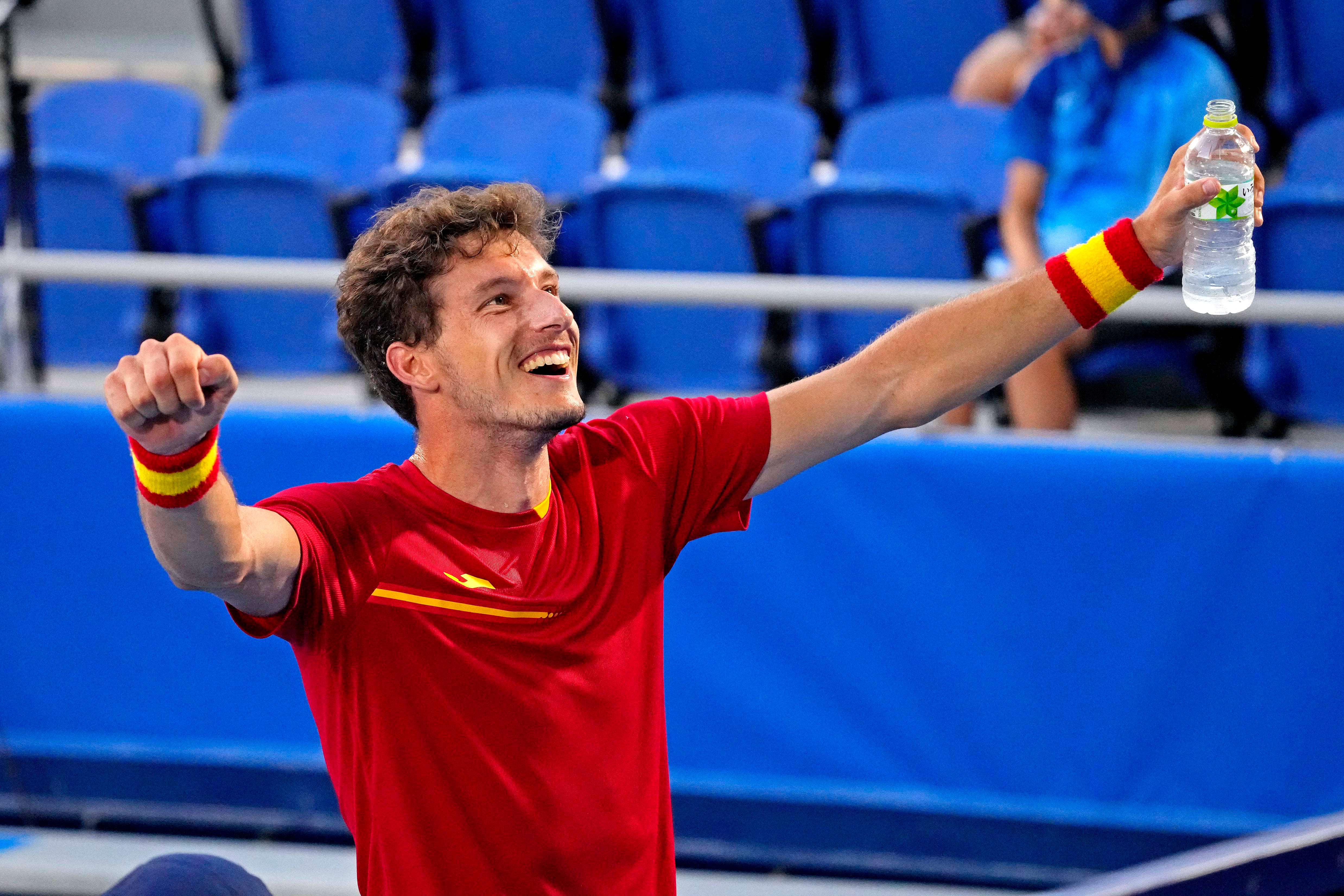 Pablo Carreno Busta, red shirt, raised fist, 4K Desktop Wallpaper