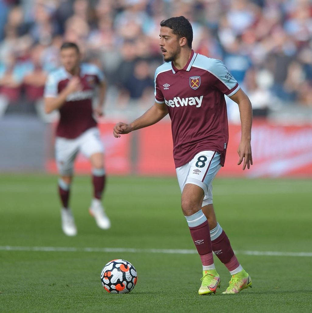 Pablo Fornals, maroon and light blue kit, colorful ball, SD Phone Wallpaper
