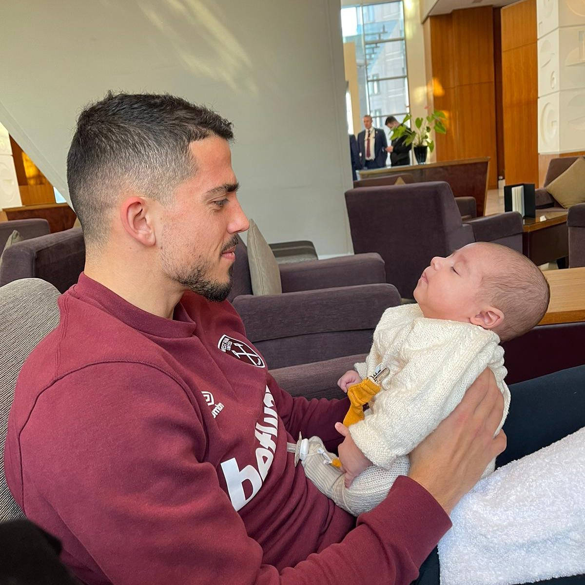Pablo Fornals, maroon hoodie, sleeping newborn, SD Desktop Wallpaper