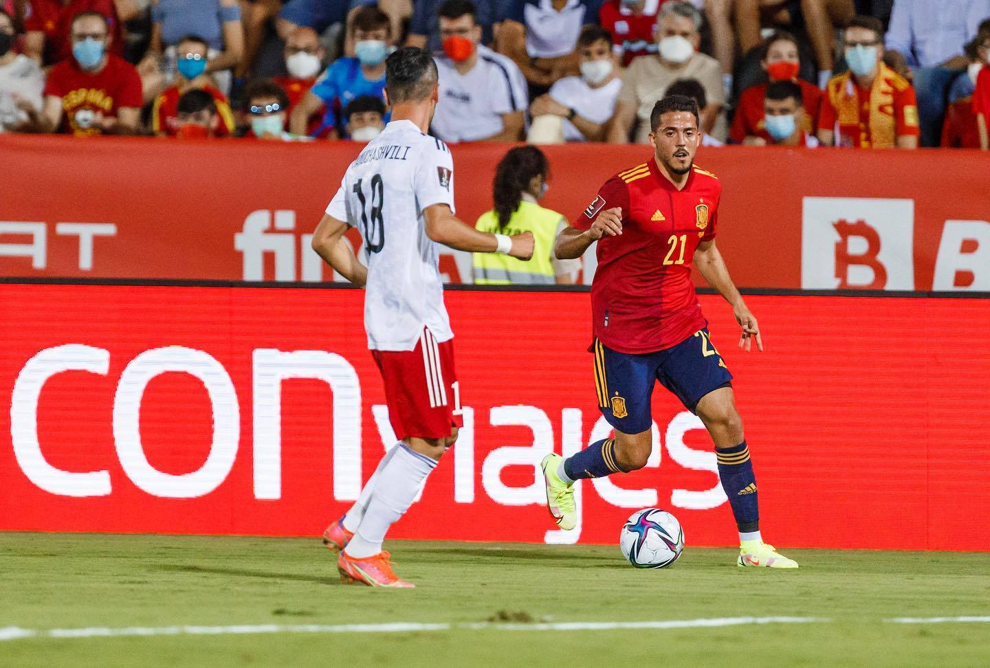 Pablo Fornals, red jersey, white jersey, HD Desktop Wallpaper