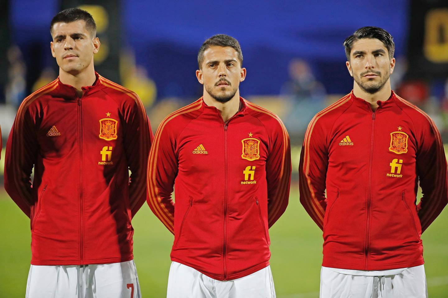 Pablo Fornals, red training jackets, green pitch, HD Desktop Wallpaper