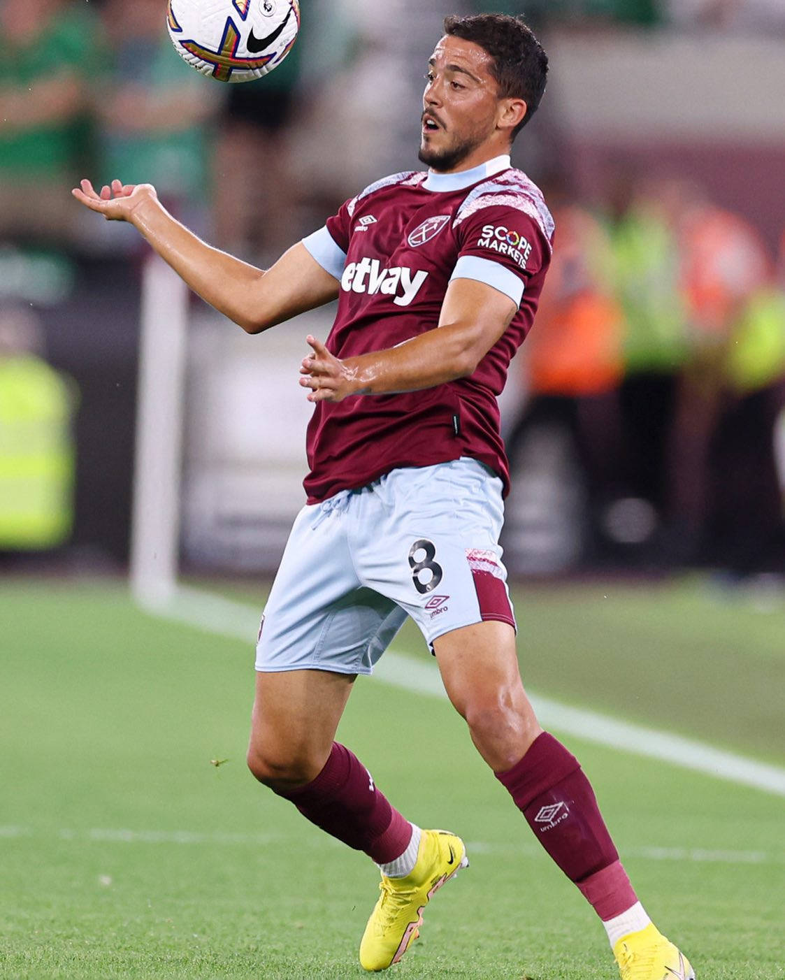 Pablo Fornals, maroon jersey, white soccer ball, HD Phone Wallpaper