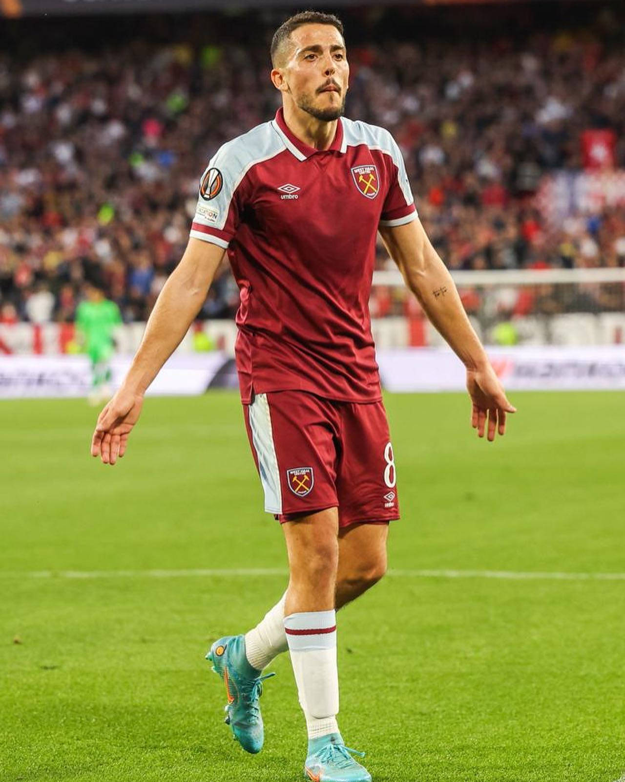 Pablo Fornals, light blue shoes, maroon and white kit, HD Phone Wallpaper