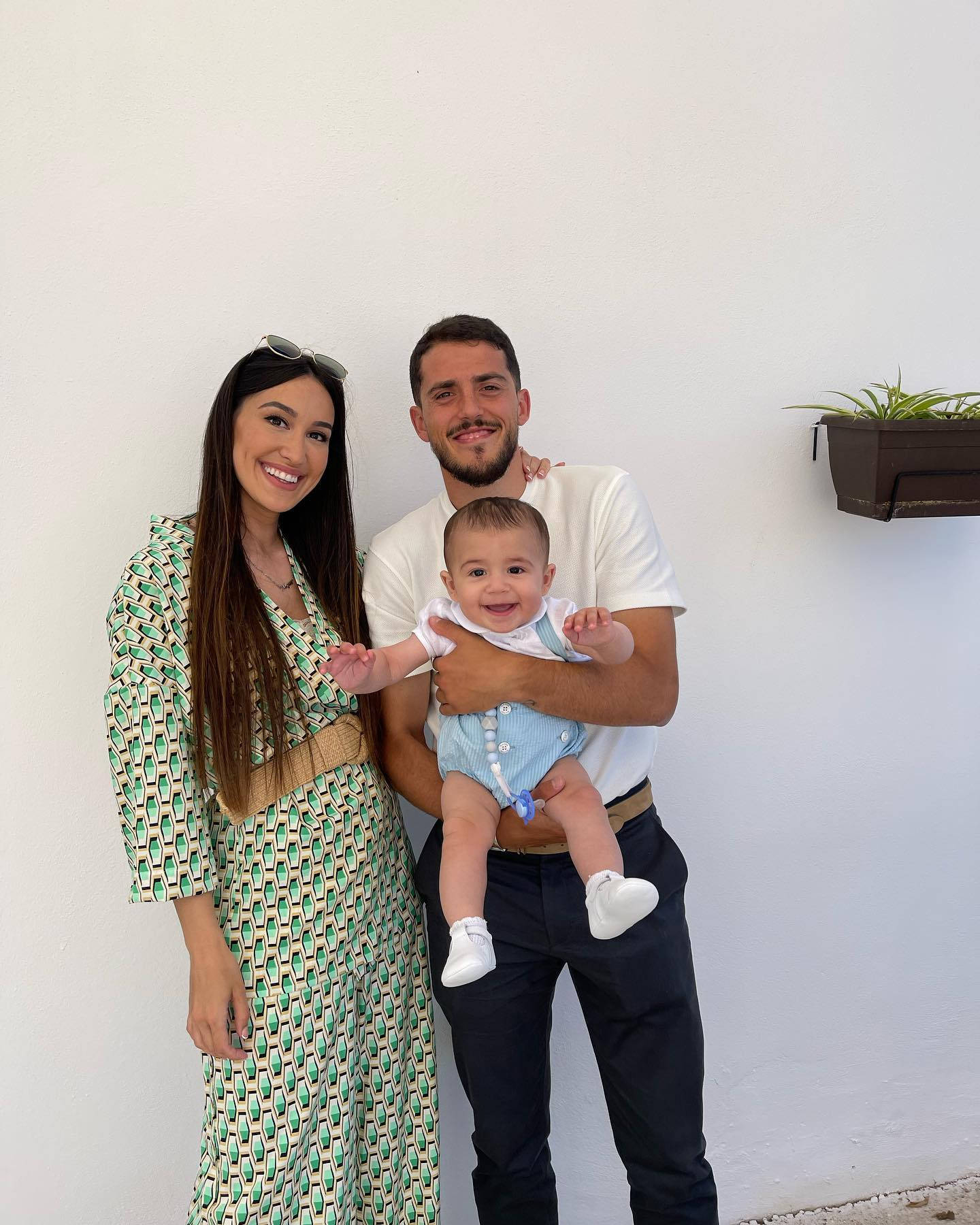 Pablo Fornals, family, white wall, HD Phone Wallpaper