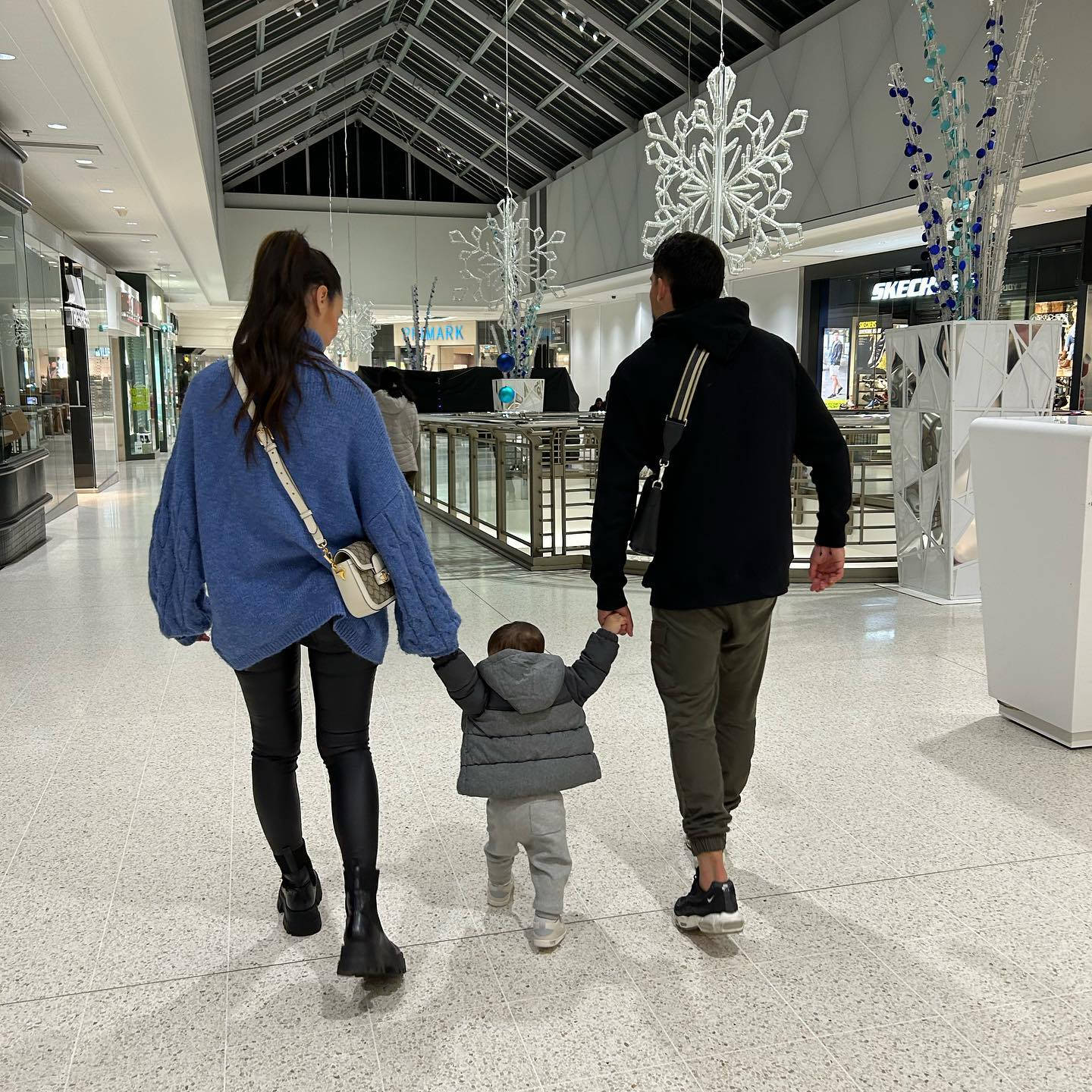 Pablo Fornals, mall, family, HD Desktop Wallpaper
