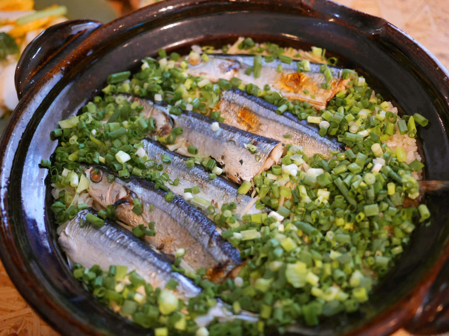 Pacific Saury, scallions, dark ceramic pot, HD Desktop Wallpaper