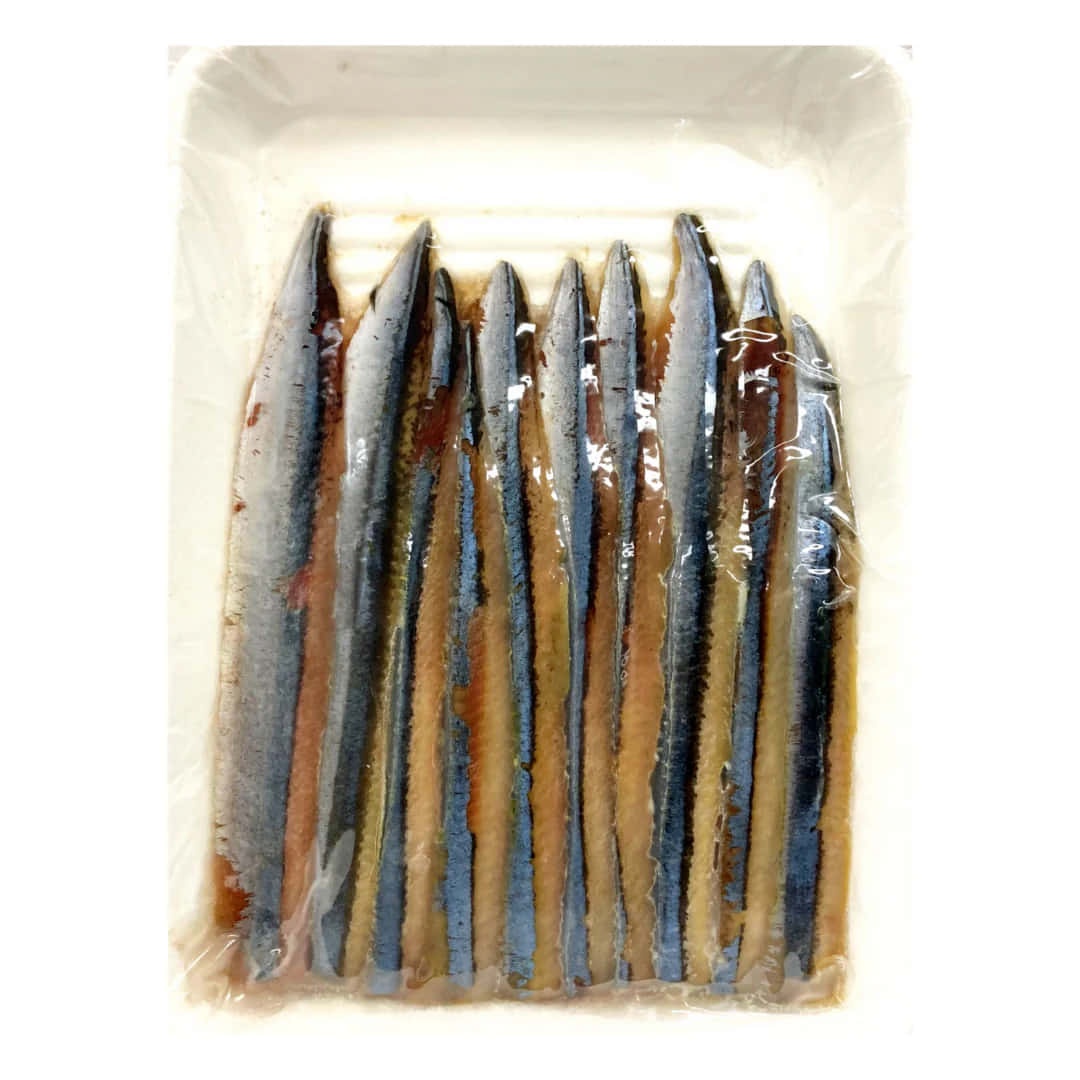 Pacific Saury, clear plastic package, white foam tray, SD Desktop Wallpaper