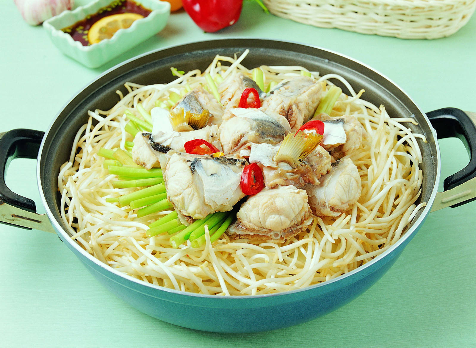 Pad Thai, cooking pot, fish, HD Desktop Wallpaper