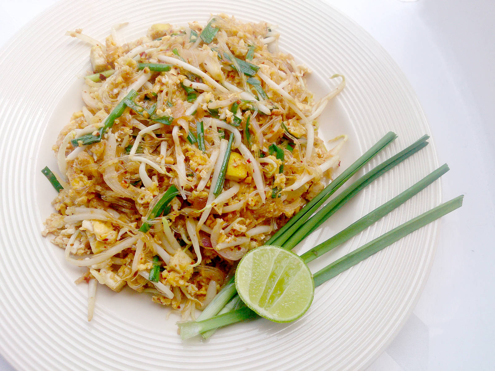 Pad Thai, spring onions, bean sprouts, HD Desktop Wallpaper