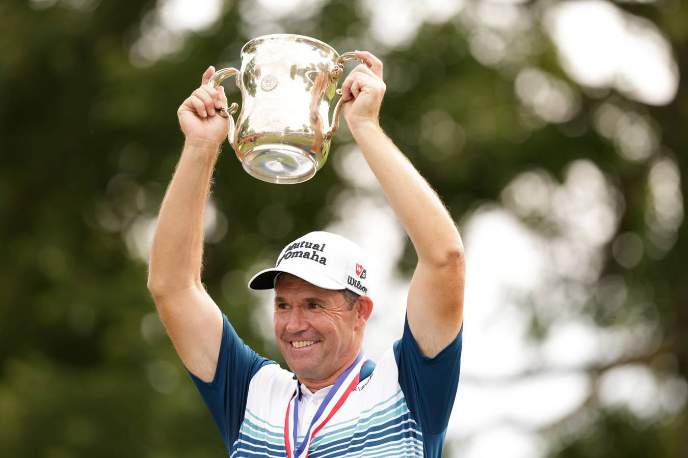 Padraig Harrington, gleaming silver trophy, soft green bokeh background, HD Desktop Wallpaper