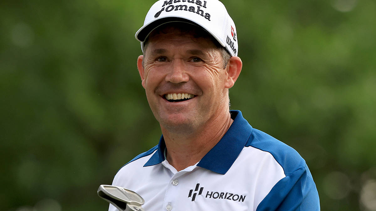 Padraig Harrington, blue and white polo shirt, golf club, SD Desktop Wallpaper