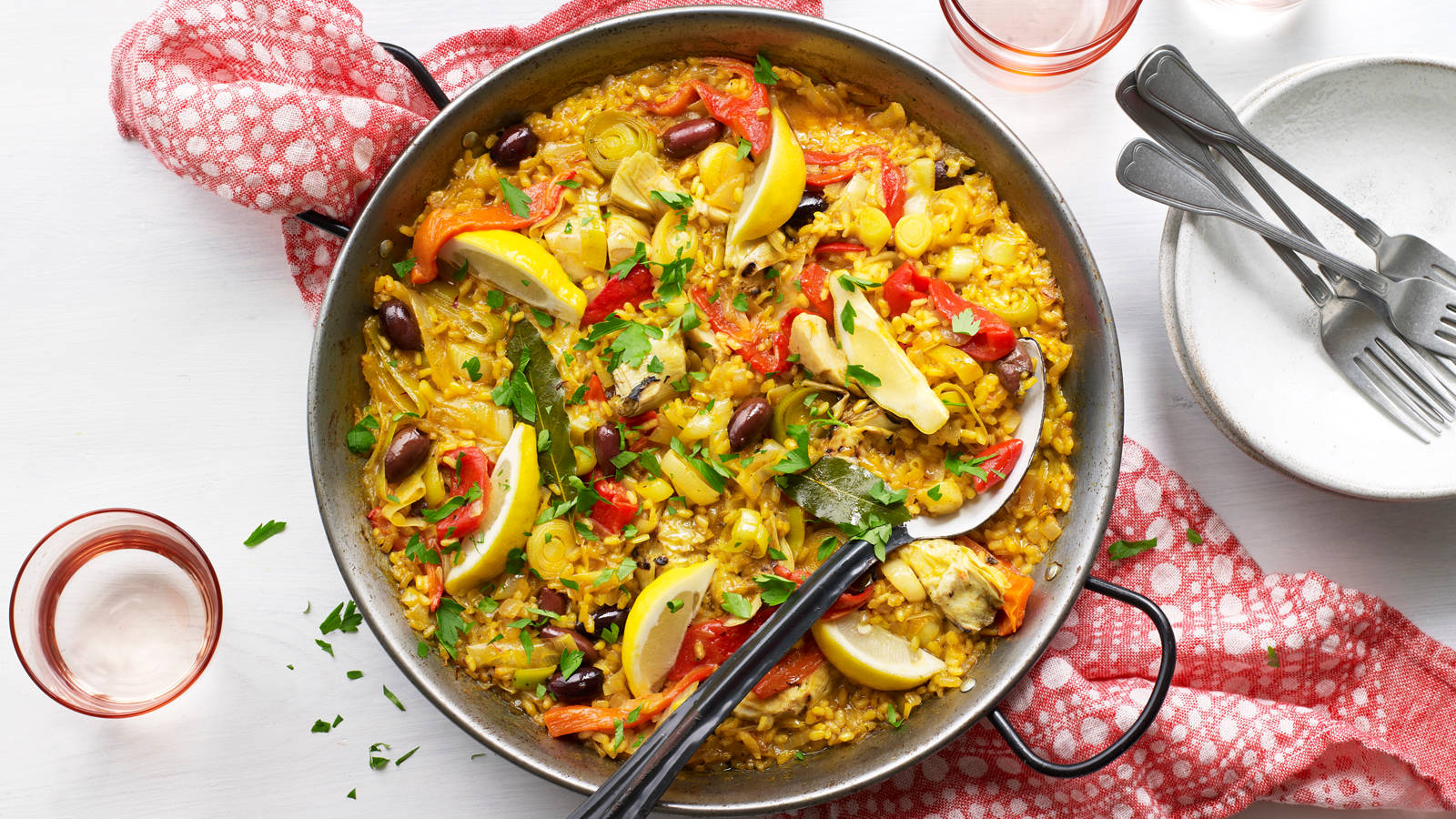 paella, metal pan, lemon slices, HD Desktop Wallpaper