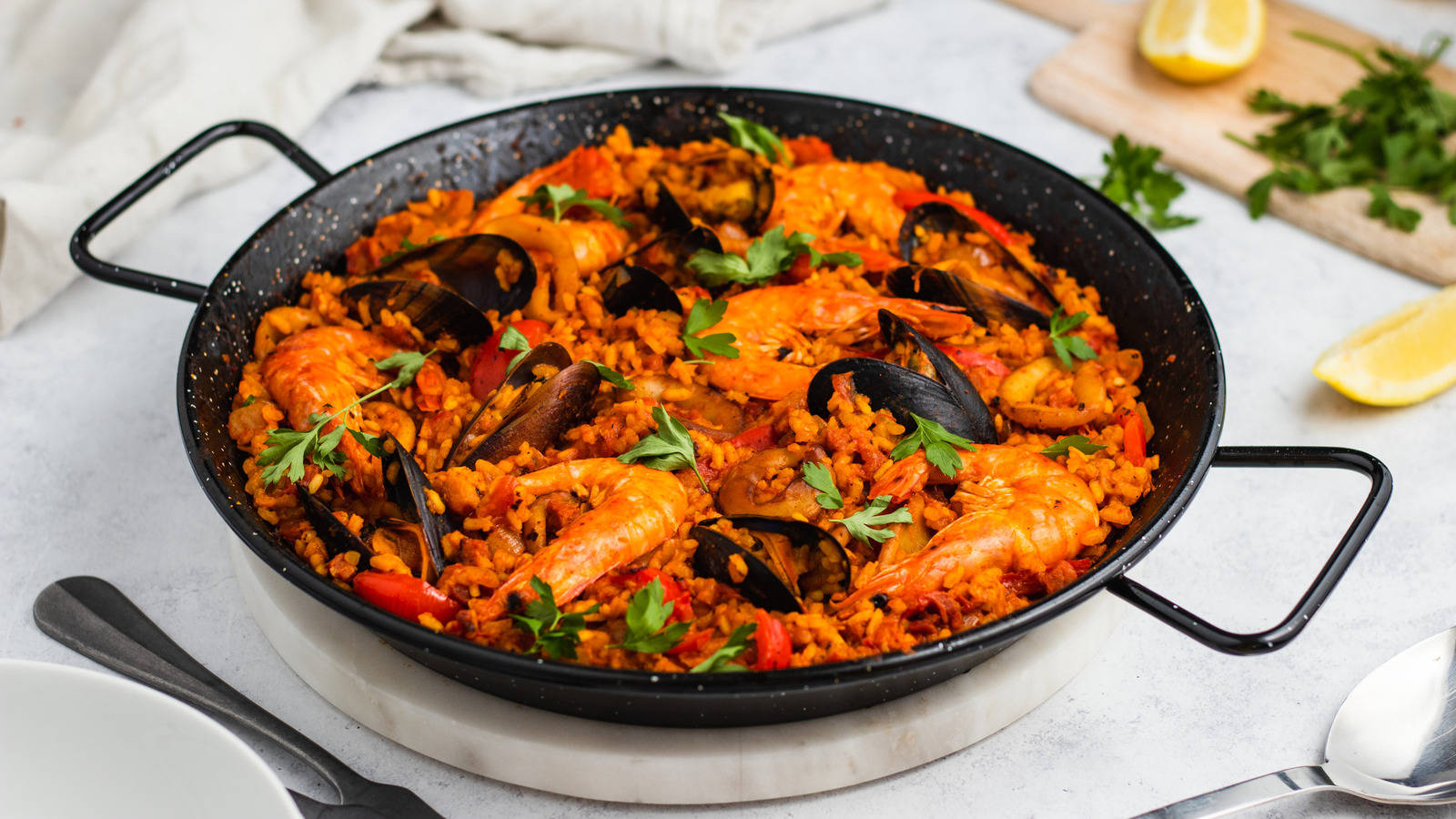 paella pan, marble base, black pan, HD Desktop Wallpaper