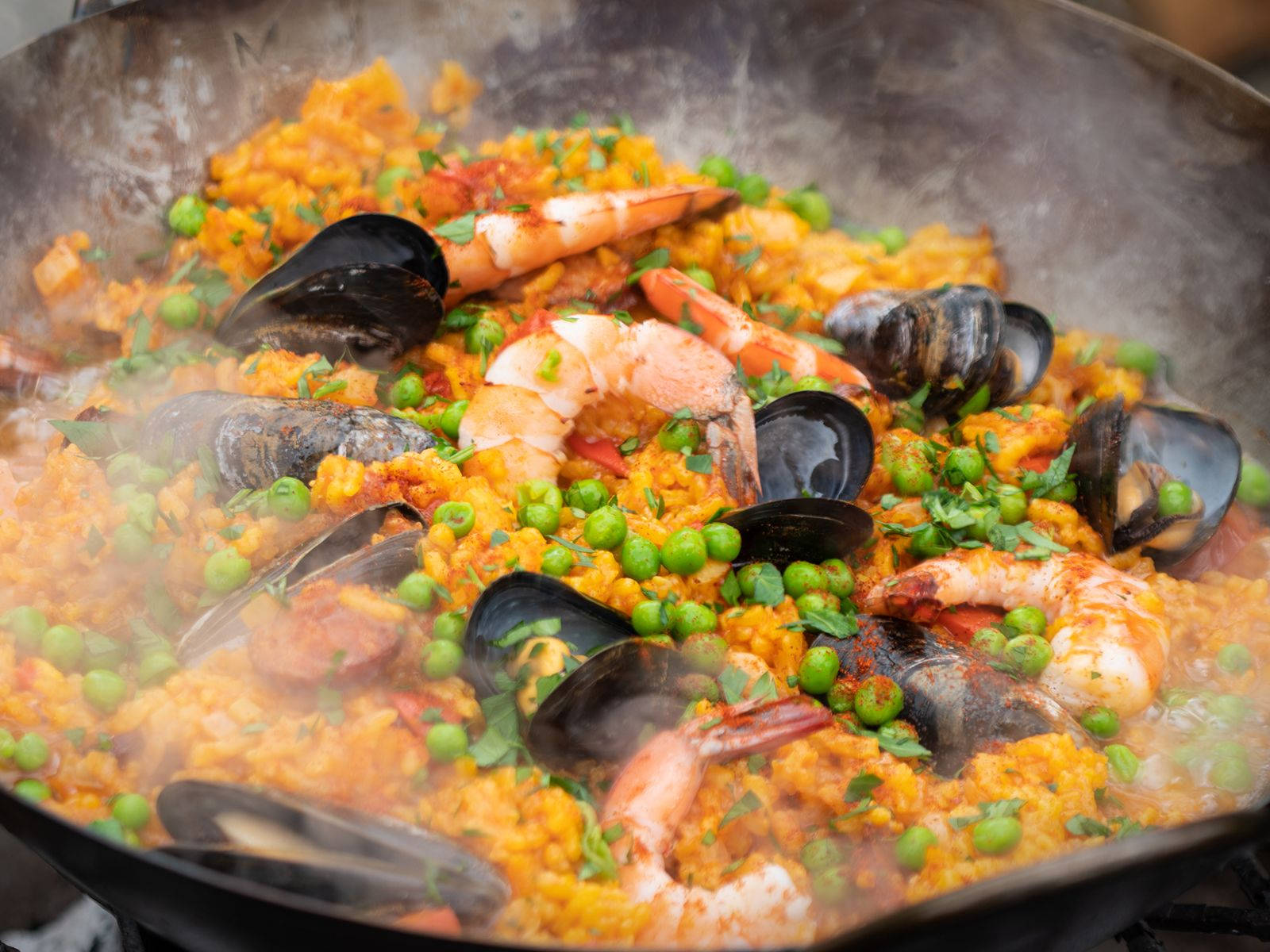 smoking hot paella, green peas, seafood paella, HD Desktop Wallpaper