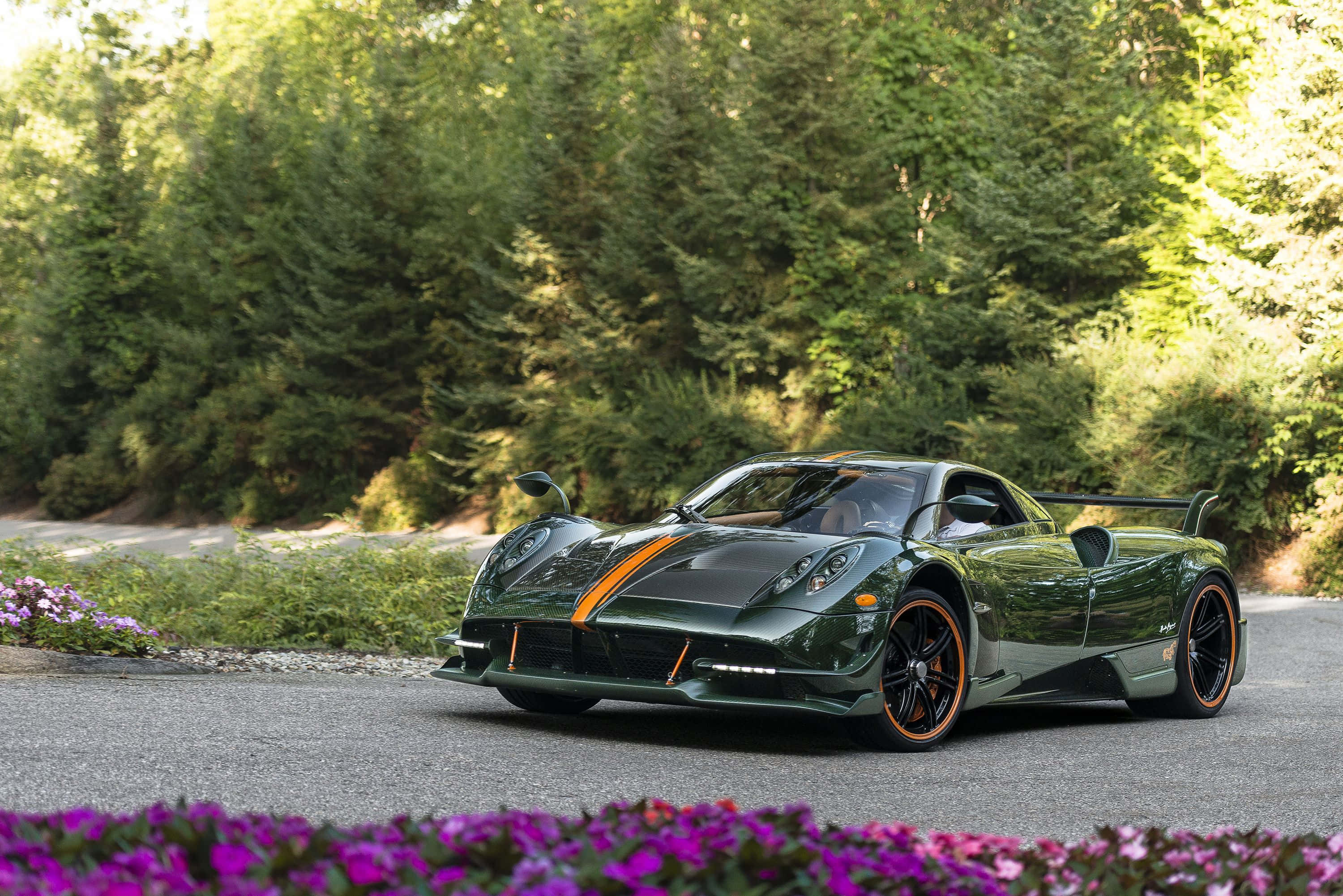 Pagani Huayra BC, green, orange accents, 2K Desktop Wallpaper